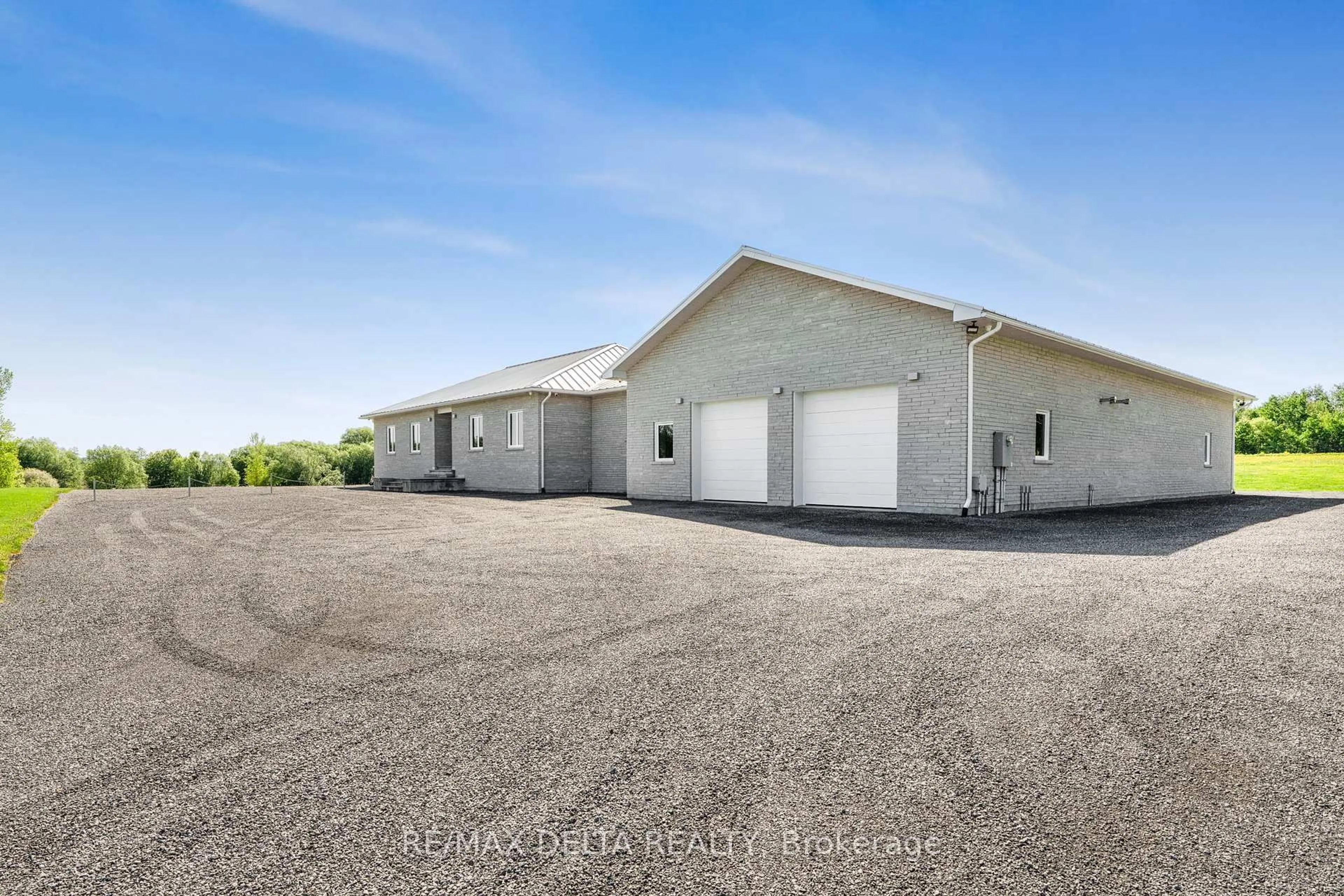 A pic from outside/outdoor area/front of a property/back of a property/a pic from drone, building for 2030 Labonté St, Clarence-Rockland Ontario K0A 1N0