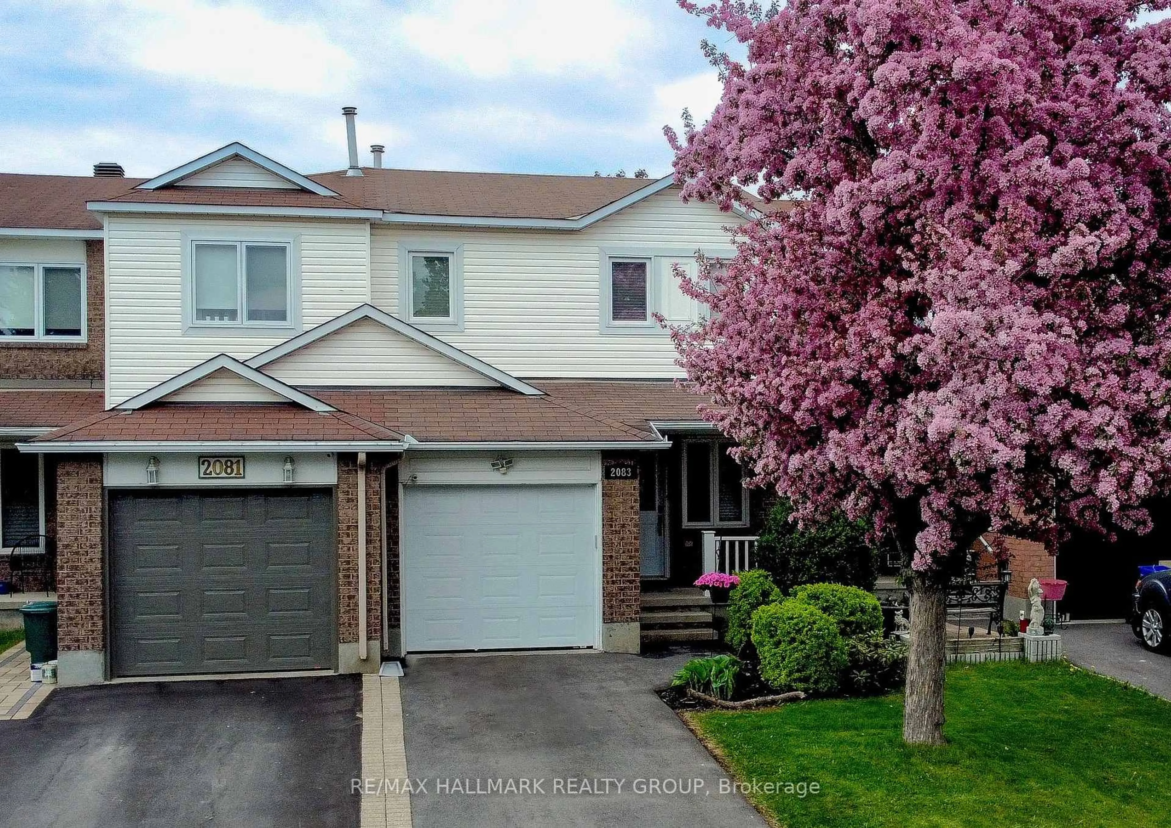 A pic from outside/outdoor area/front of a property/back of a property/a pic from drone, street for 2083 Sacramento Dr, Orleans Ontario K4A 3L2