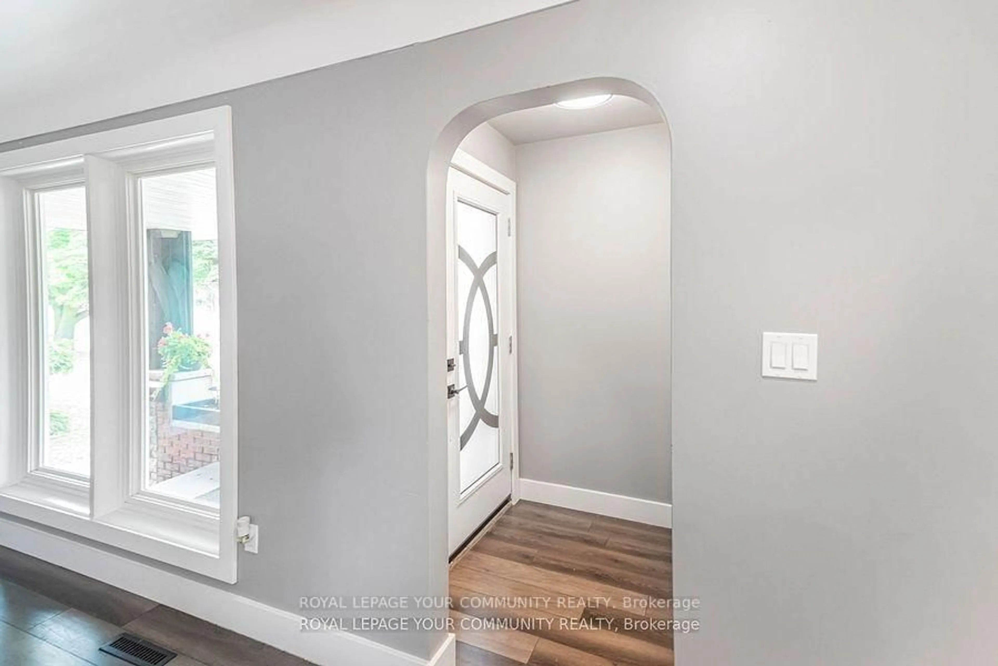 Indoor entryway for 70 Golden Blvd, Welland Ontario L3B 1H6