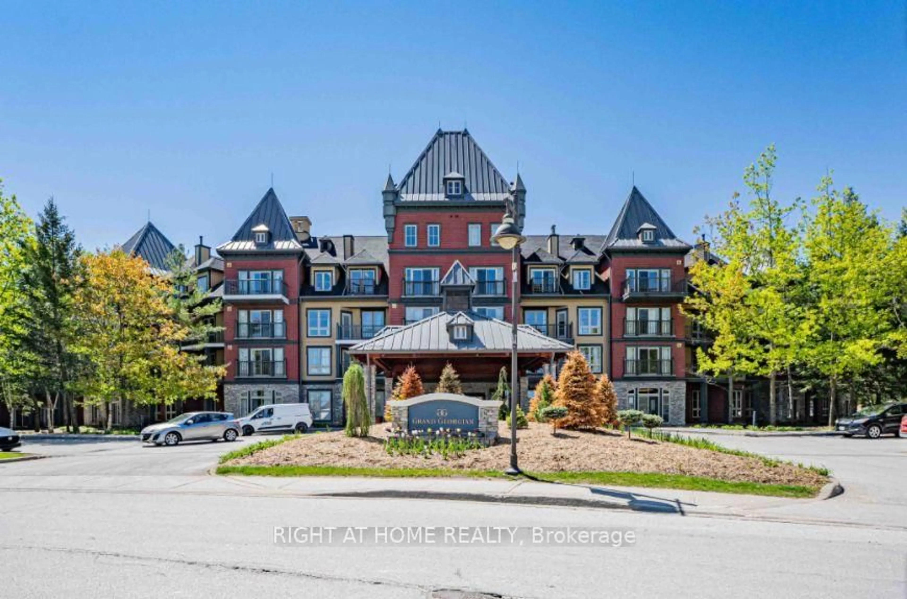 A pic from outside/outdoor area/front of a property/back of a property/a pic from drone, mountain view for 156 Jozo Weider Blvd #437, Blue Mountains Ontario L9Y 0V2