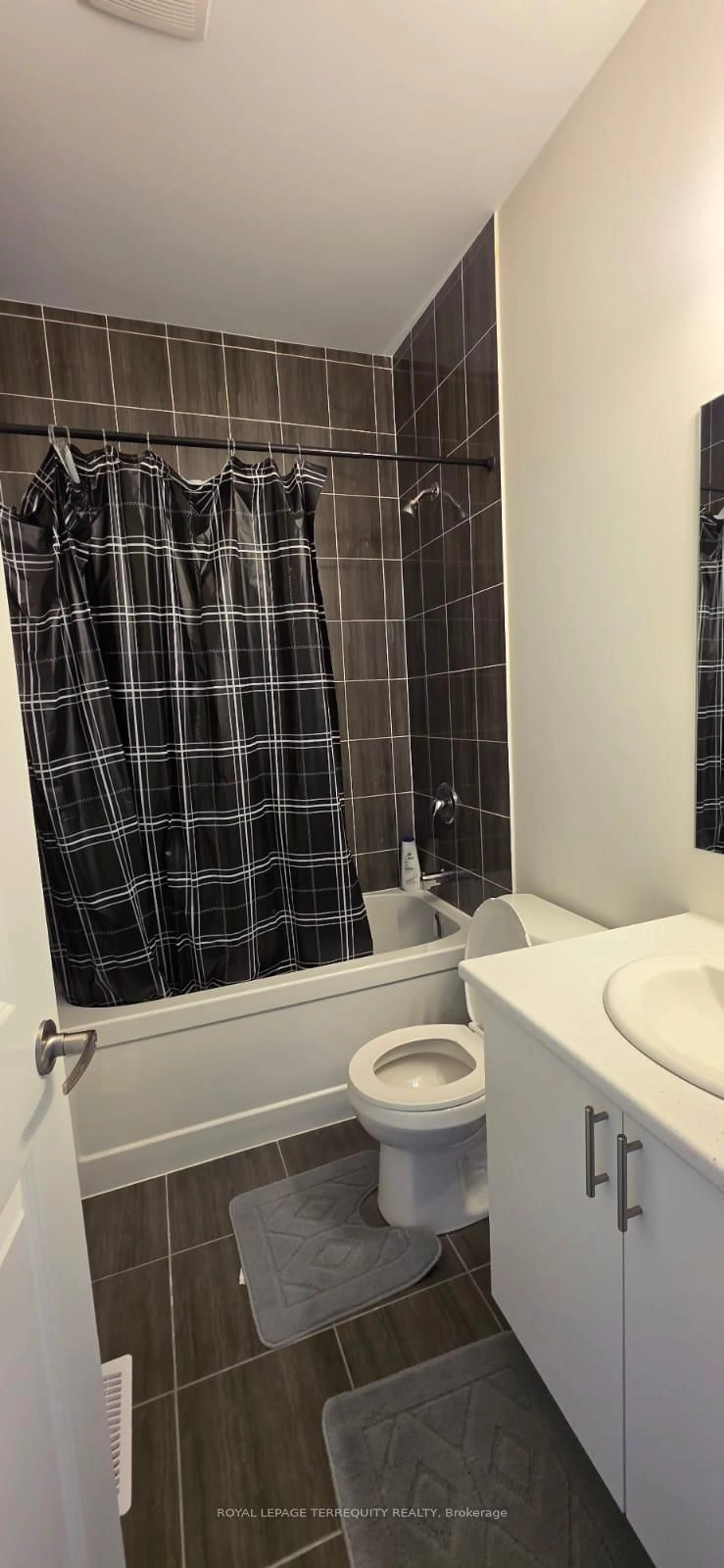 Standard bathroom, unknown for 37 Hillcroft Way, Kawartha Lakes Ontario K0M 1A0