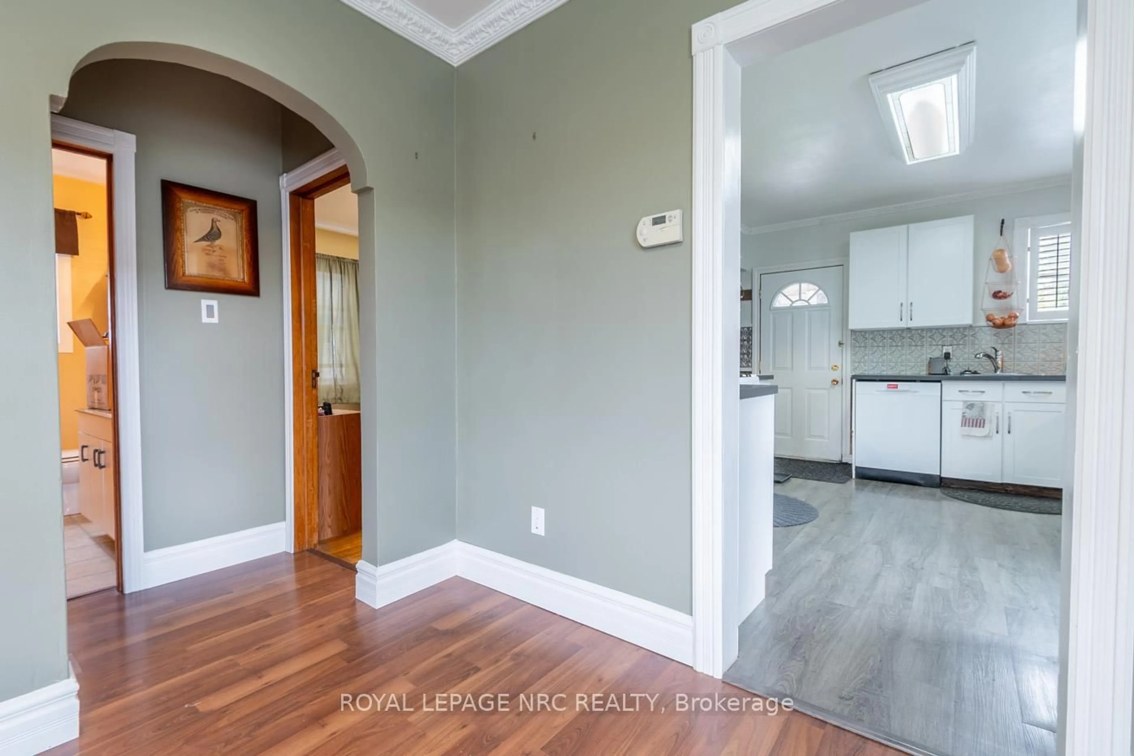 Indoor entryway for 80 chetwood St, St. Catharines Ontario L2S 2A4