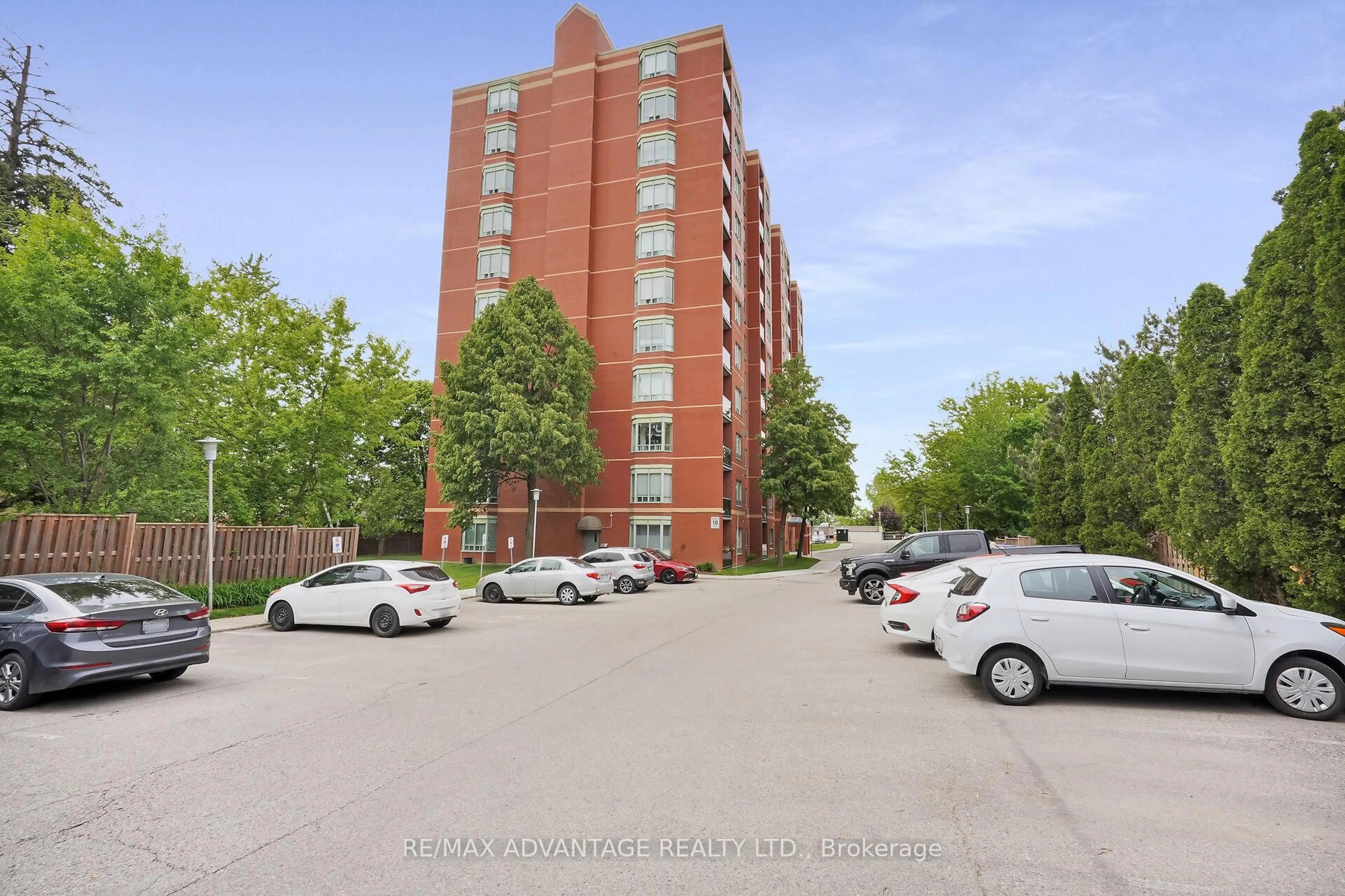 A pic from outside/outdoor area/front of a property/back of a property/a pic from drone, unknown for 76 BASE LINE Rd #302, London South Ontario N6J 4X6