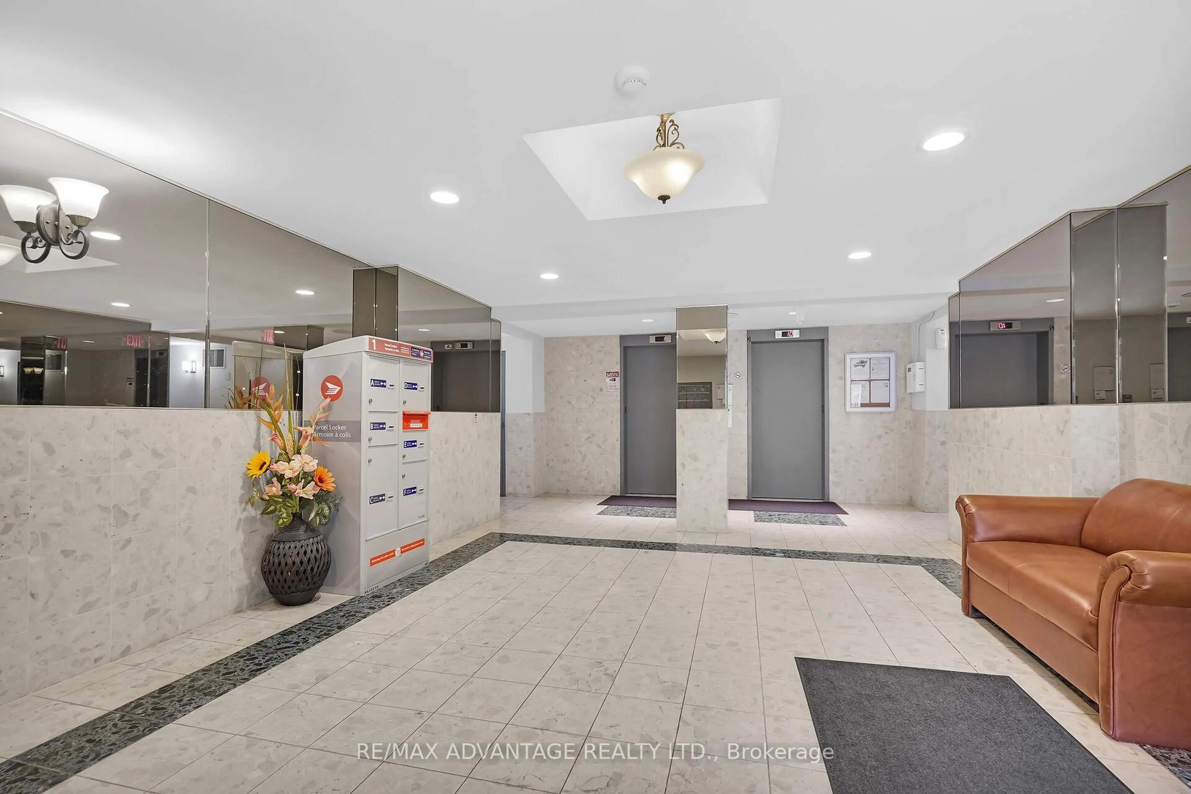 Lobby for 76 BASE LINE Rd #302, London South Ontario N6J 4X6
