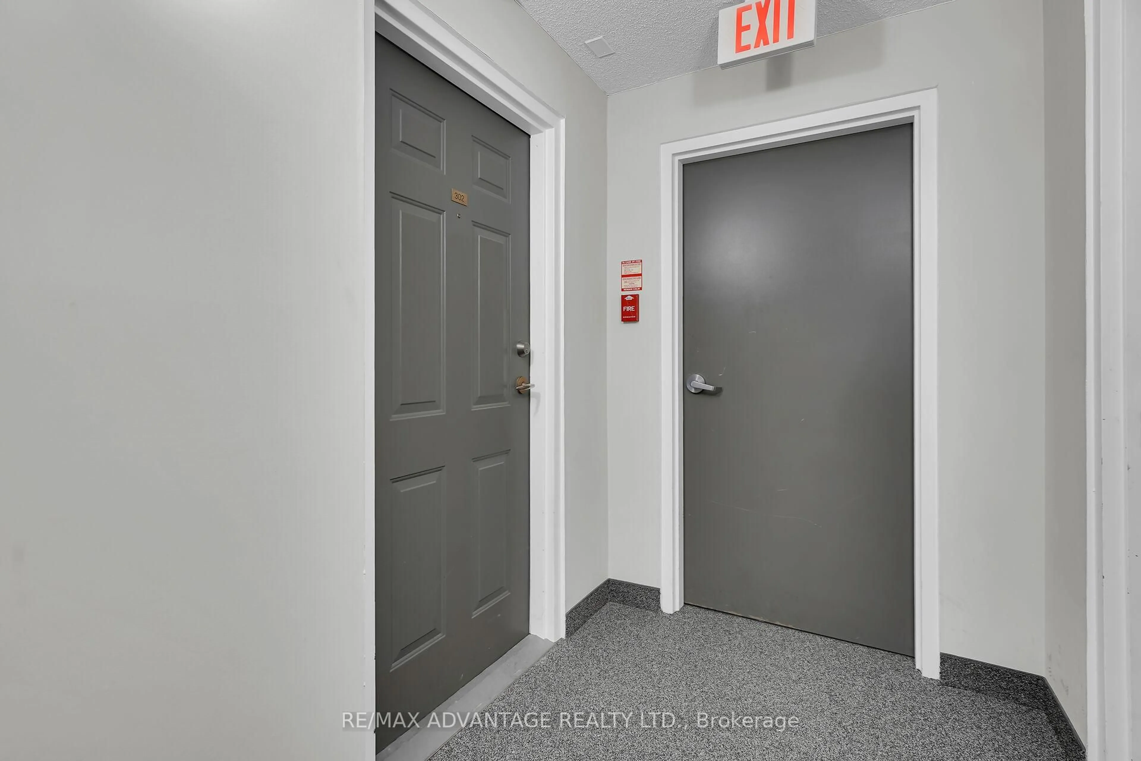 Indoor foyer for 76 BASE LINE Rd #302, London South Ontario N6J 4X6