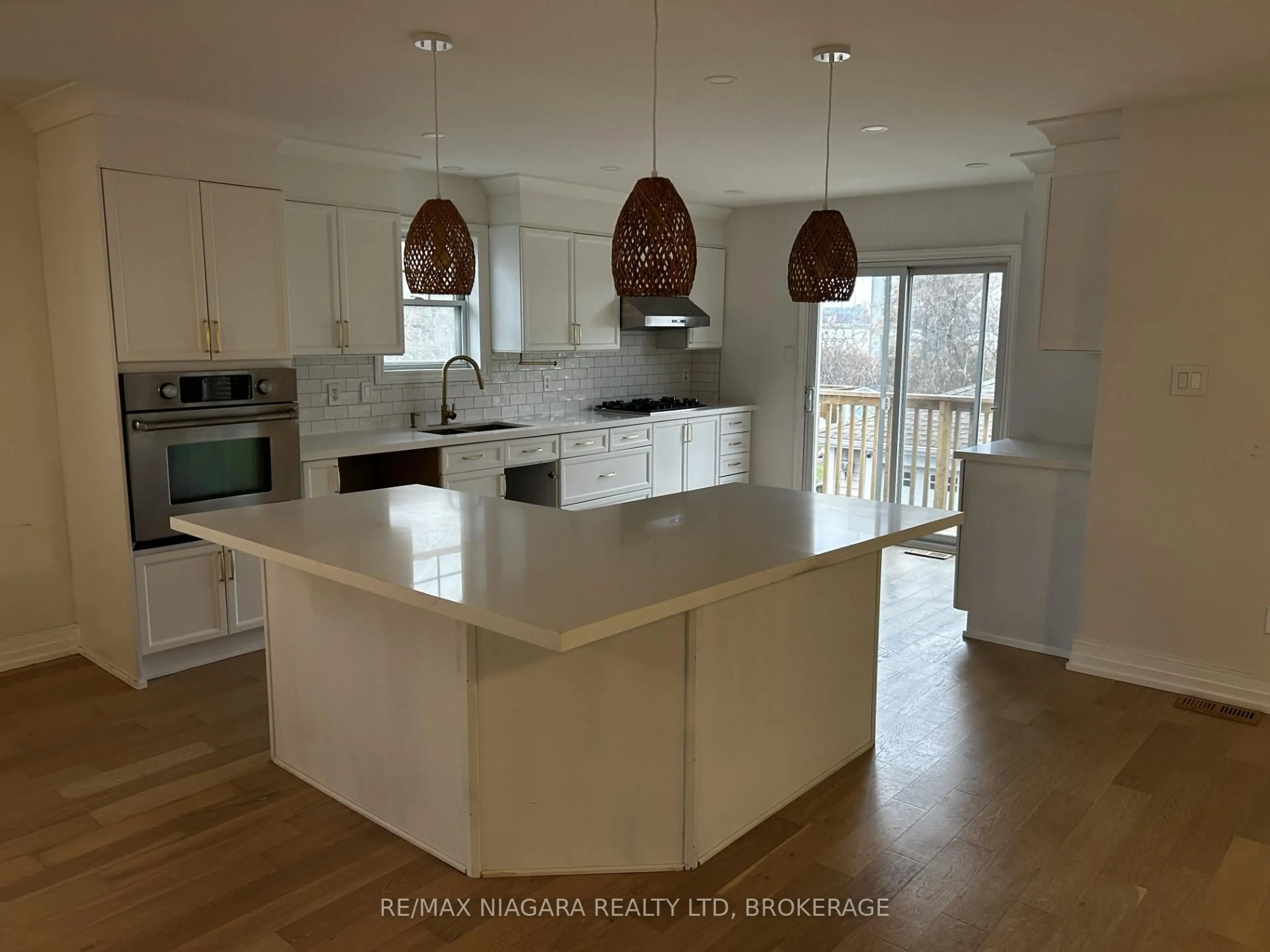 Open concept kitchen, wood/laminate floor for 1056 Beach Blvd, Hamilton Ontario L8H 6Z4