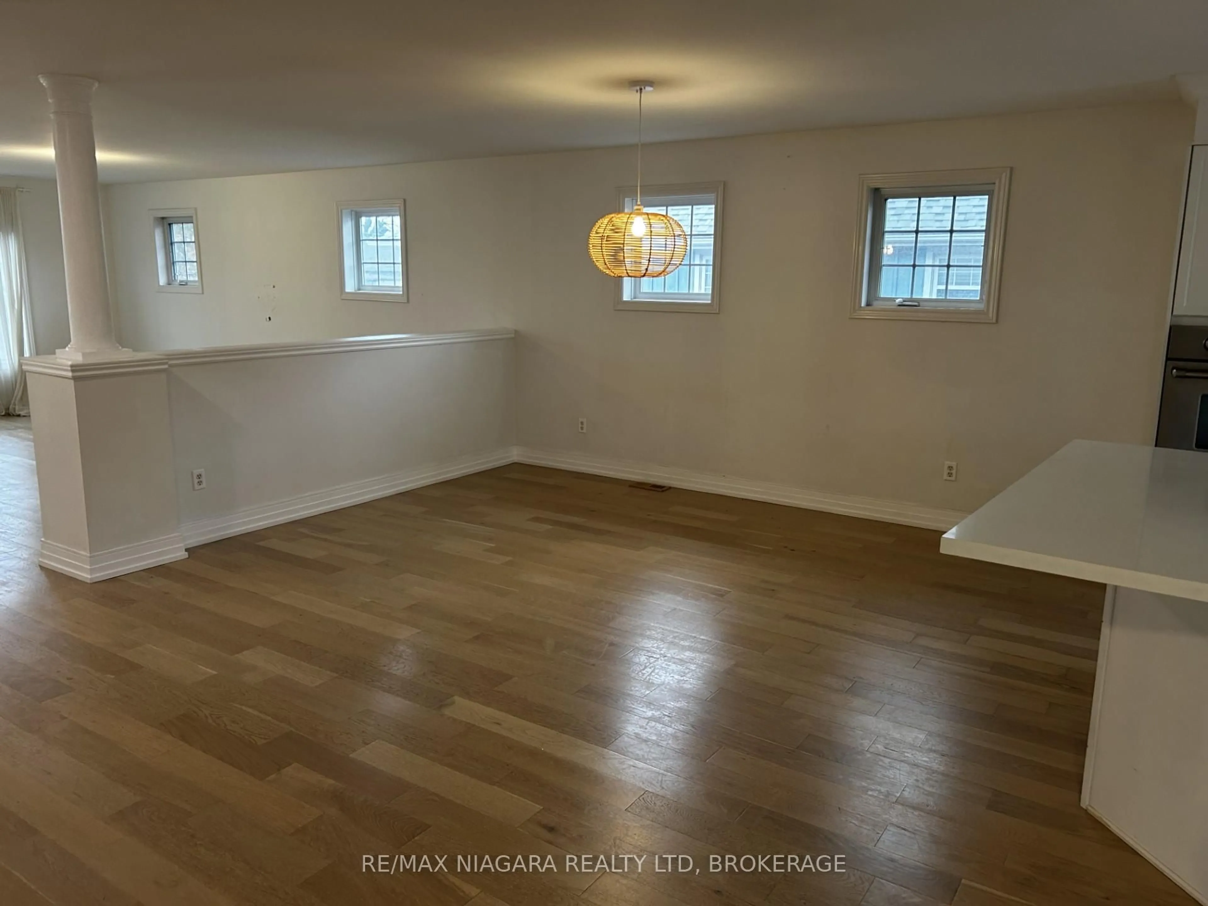 A pic of a room for 1056 Beach Blvd, Hamilton Ontario L8H 6Z4