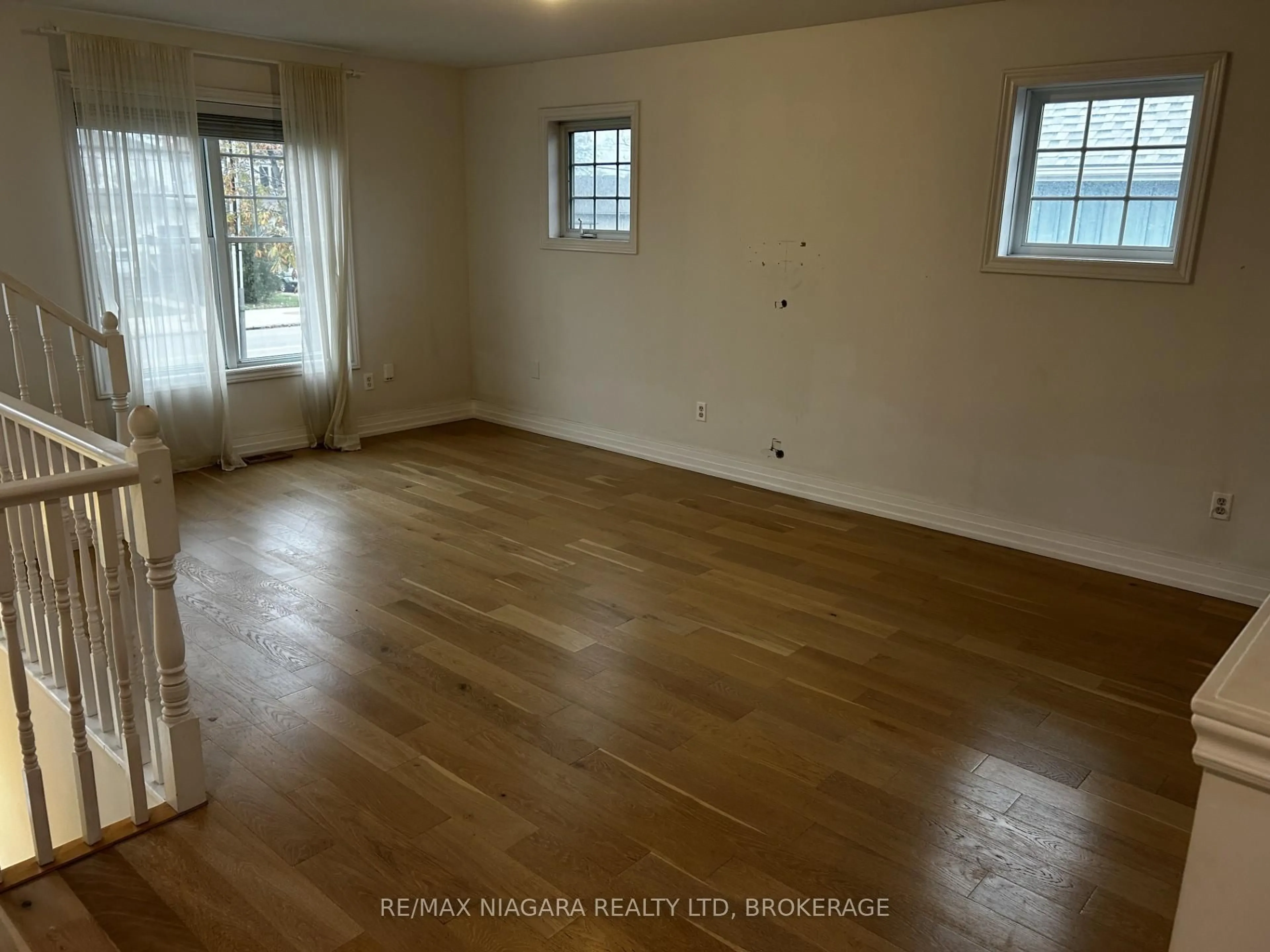 A pic of a room for 1056 Beach Blvd, Hamilton Ontario L8H 6Z4