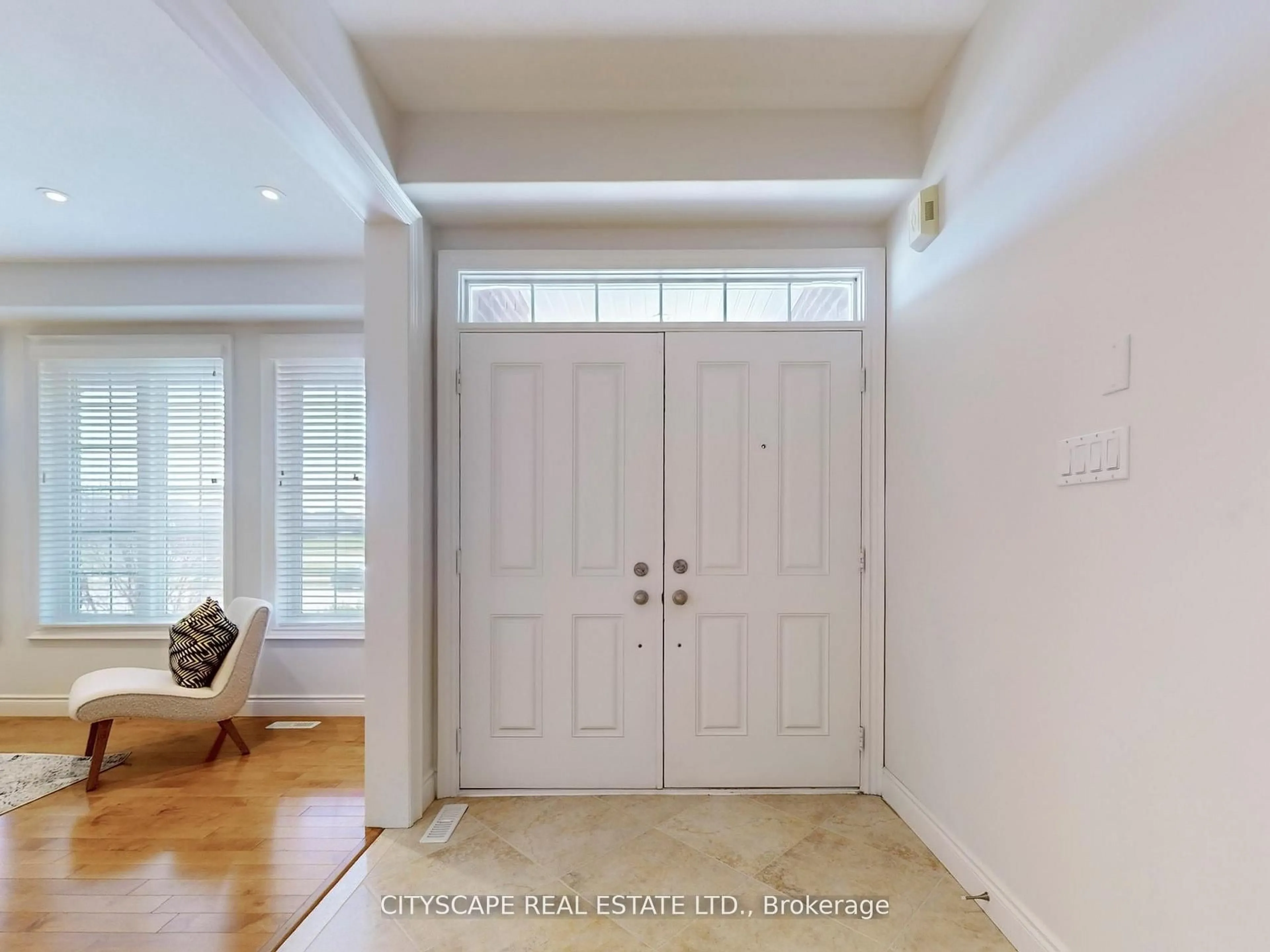 Indoor entryway for 93 Tremaine Dr, Kitchener Ontario N2A 4M3