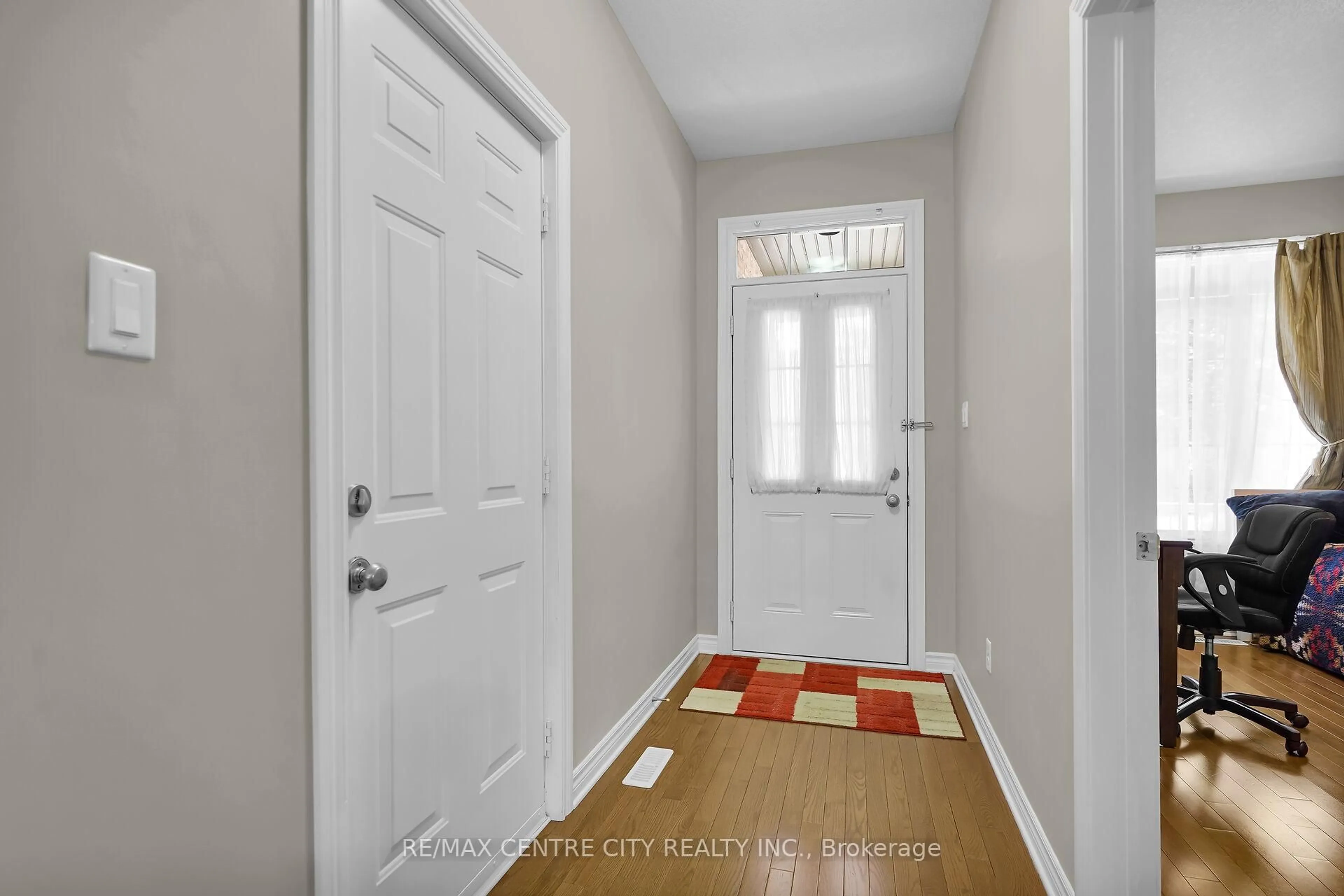 Indoor entryway for 600 HYDE PARK Rd #278, London North Ontario N6H 5W8