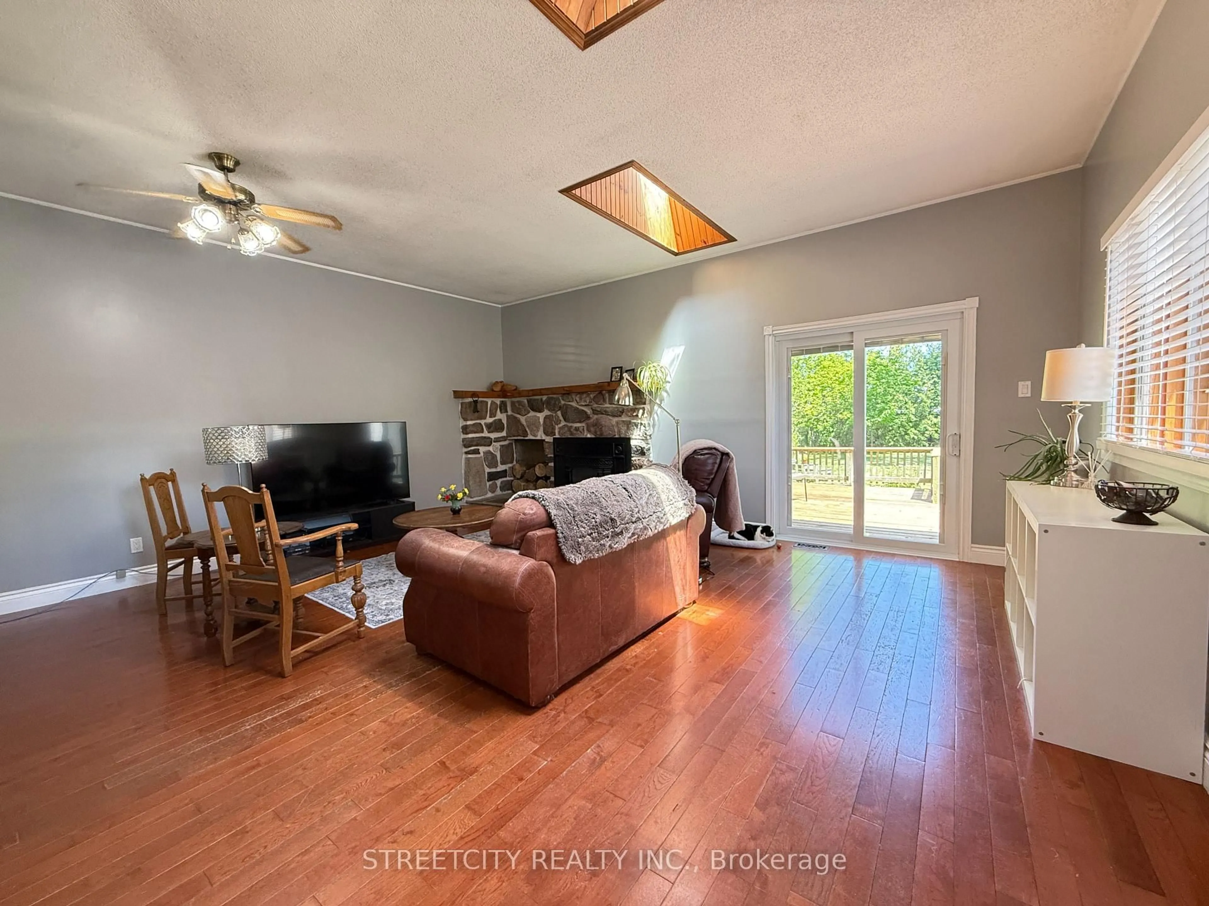 Living room with furniture, unknown for 338 Eureka St, Petrolia Ontario N0N 1R0