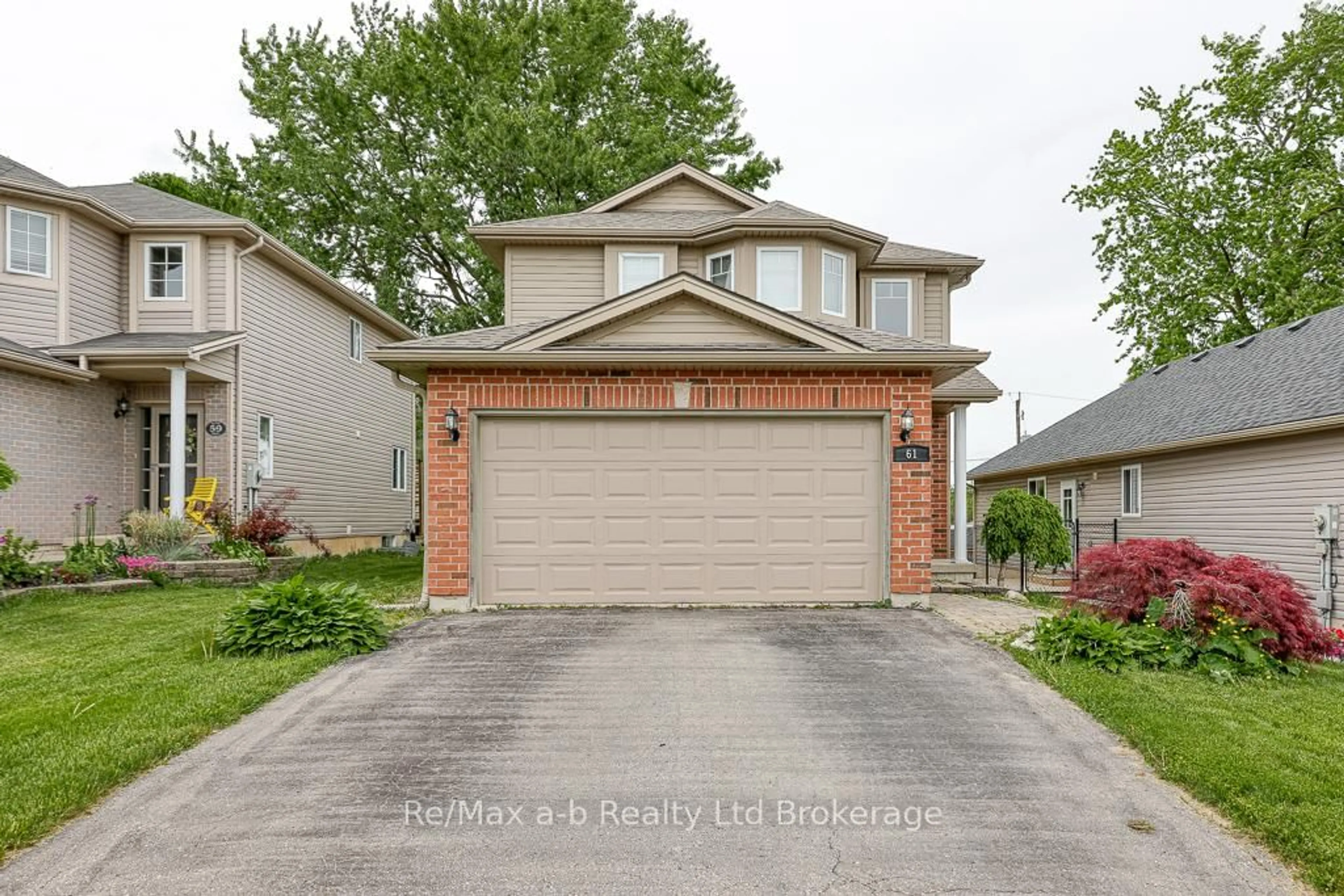 Home with brick exterior material, street for 61 Kerr Cres, Ingersoll Ontario N5C 4H1