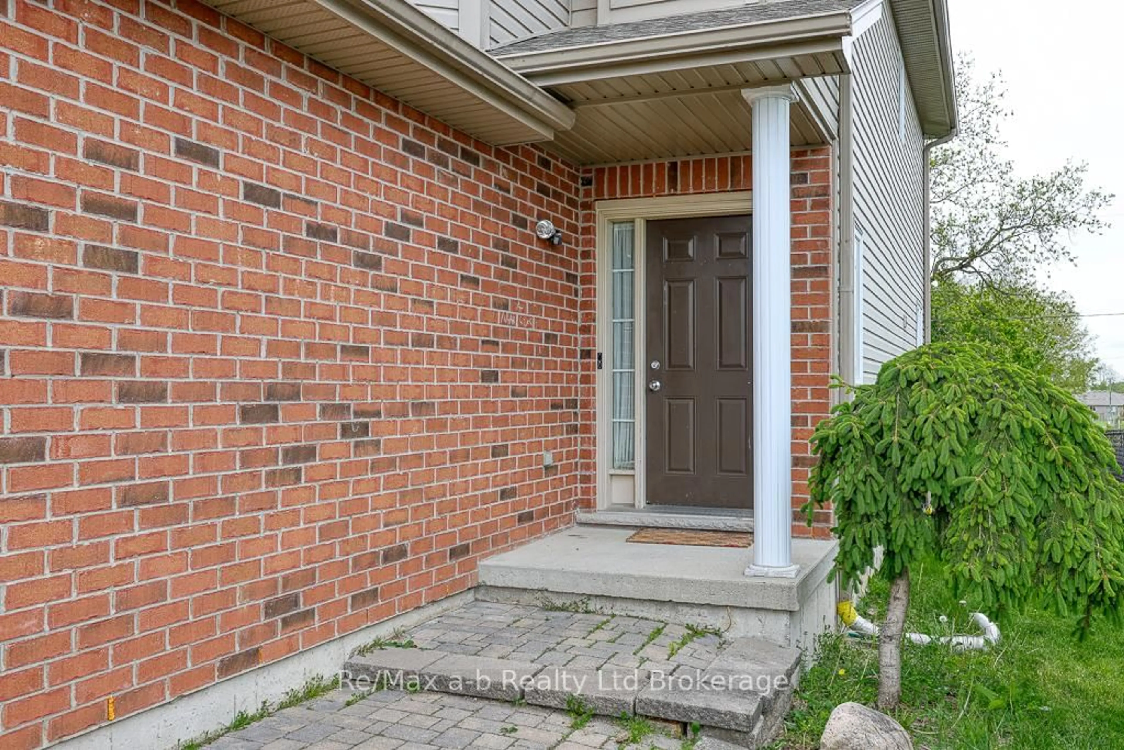 Unknown for 61 Kerr Cres, Ingersoll Ontario N5C 4H1