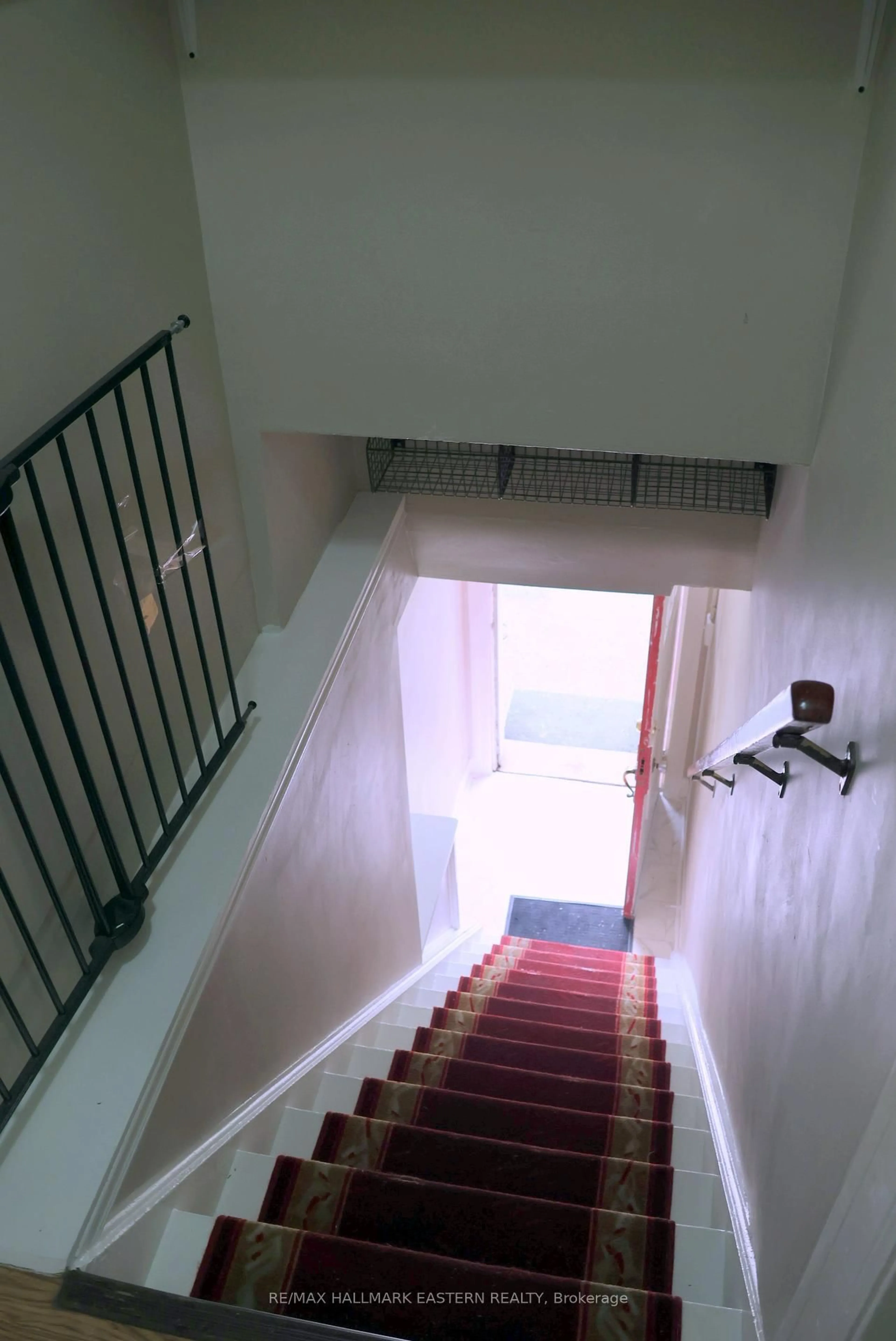 Indoor foyer for 310 Edinburgh St, Peterborough Central Ontario K9H 3E8