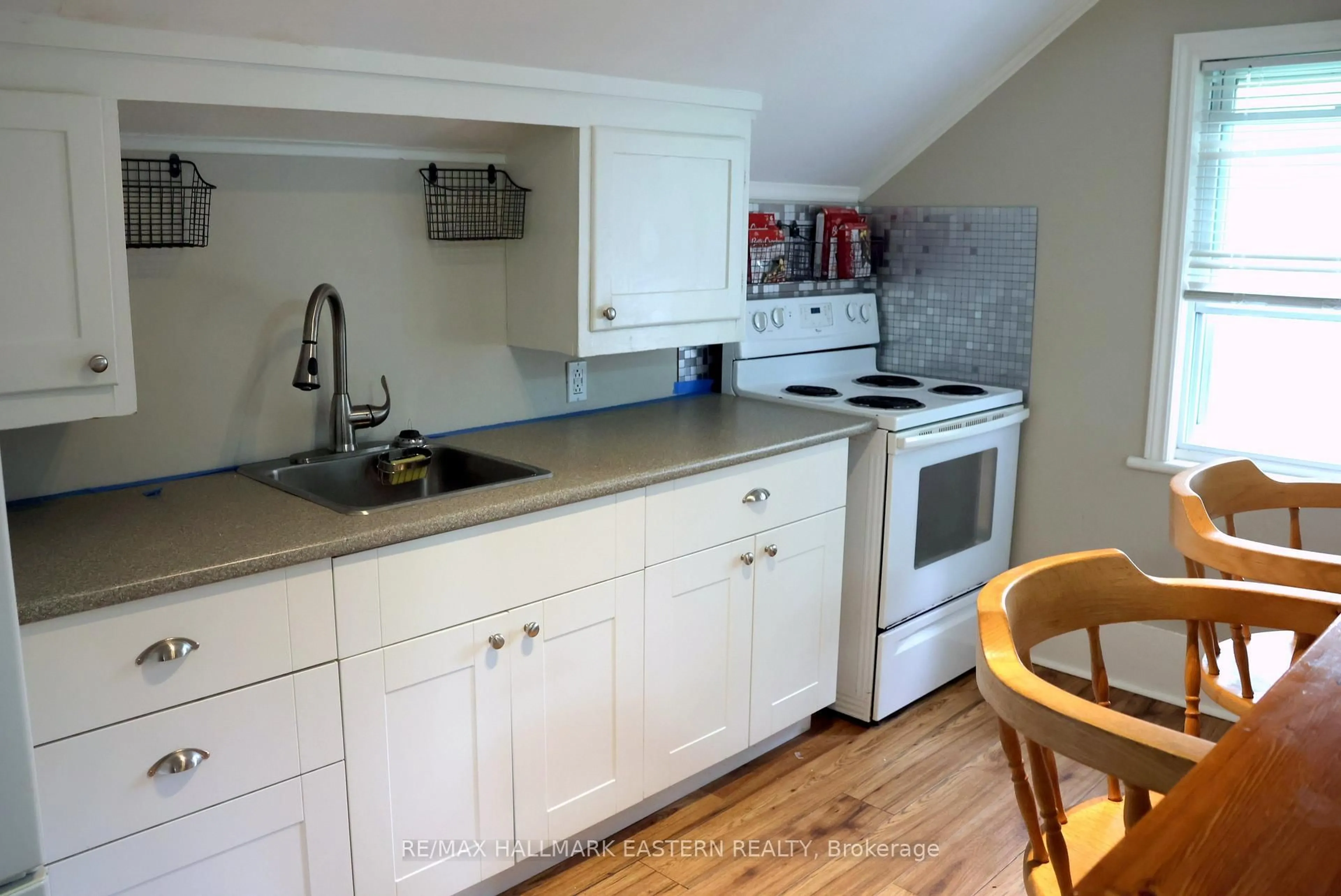 Standard kitchen, wood/laminate floor for 310 Edinburgh St, Peterborough Central Ontario K9H 3E8