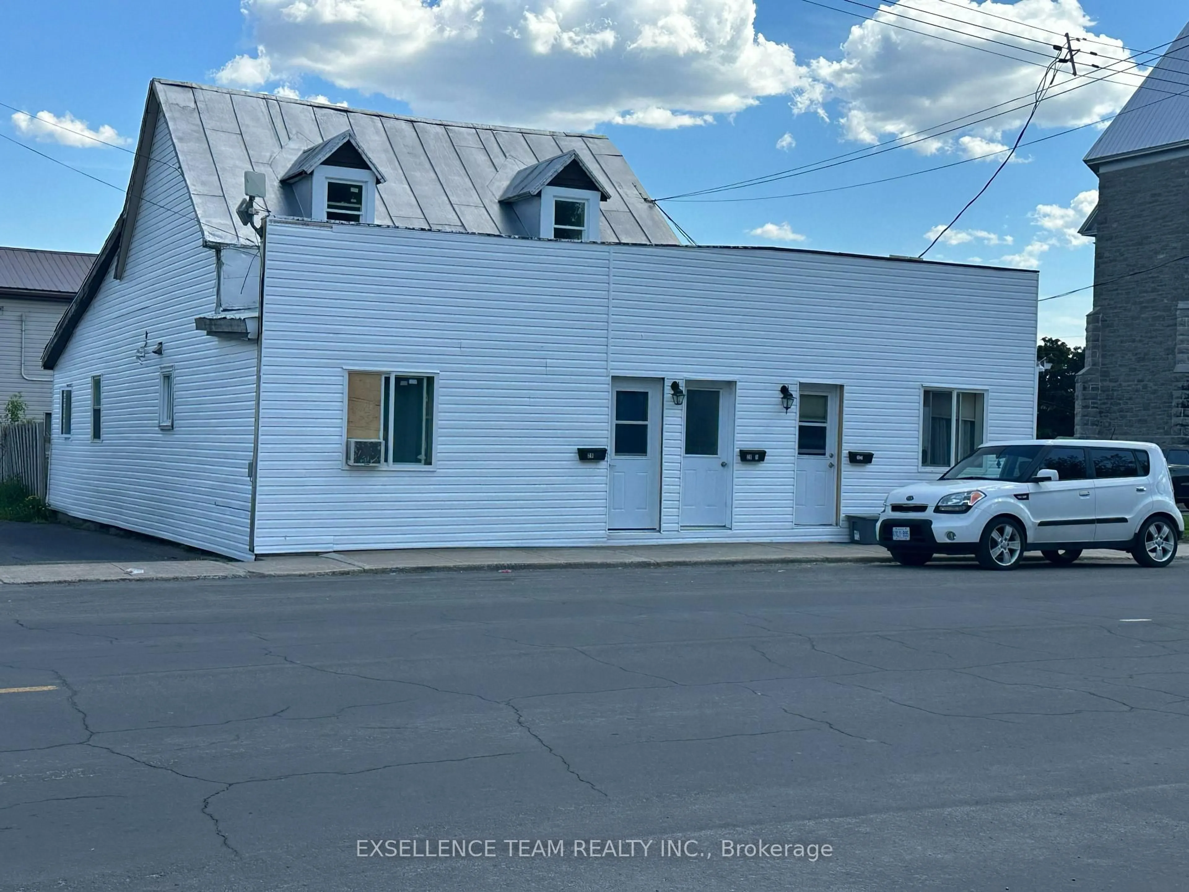 A pic from outside/outdoor area/front of a property/back of a property/a pic from drone, building for 28 Lochiel St, North Glengarry Ontario K0C 1A0
