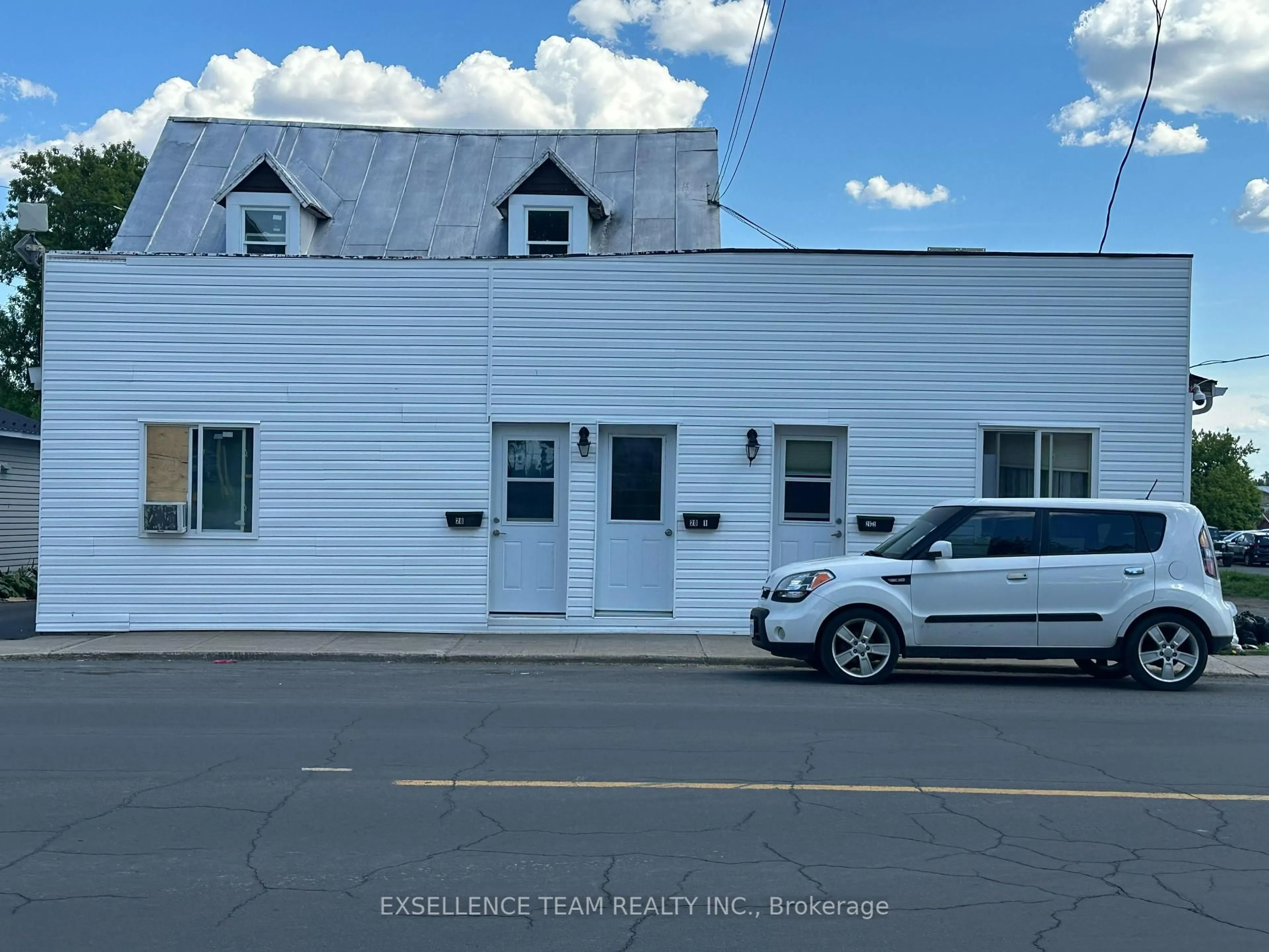A pic from outside/outdoor area/front of a property/back of a property/a pic from drone, building for 28 Lochiel St, North Glengarry Ontario K0C 1A0