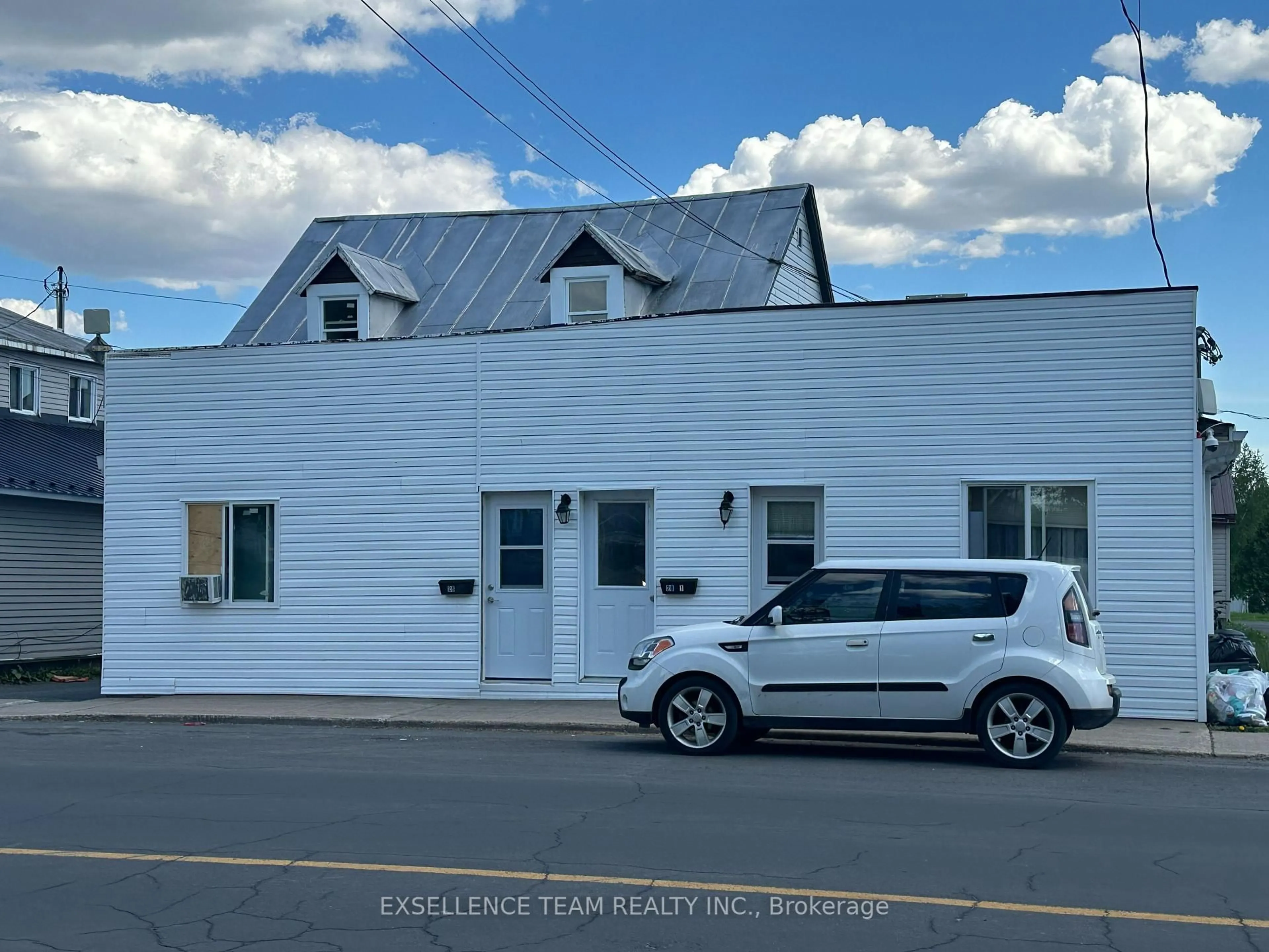A pic from outside/outdoor area/front of a property/back of a property/a pic from drone, building for 28 Lochiel St, North Glengarry Ontario K0C 1A0
