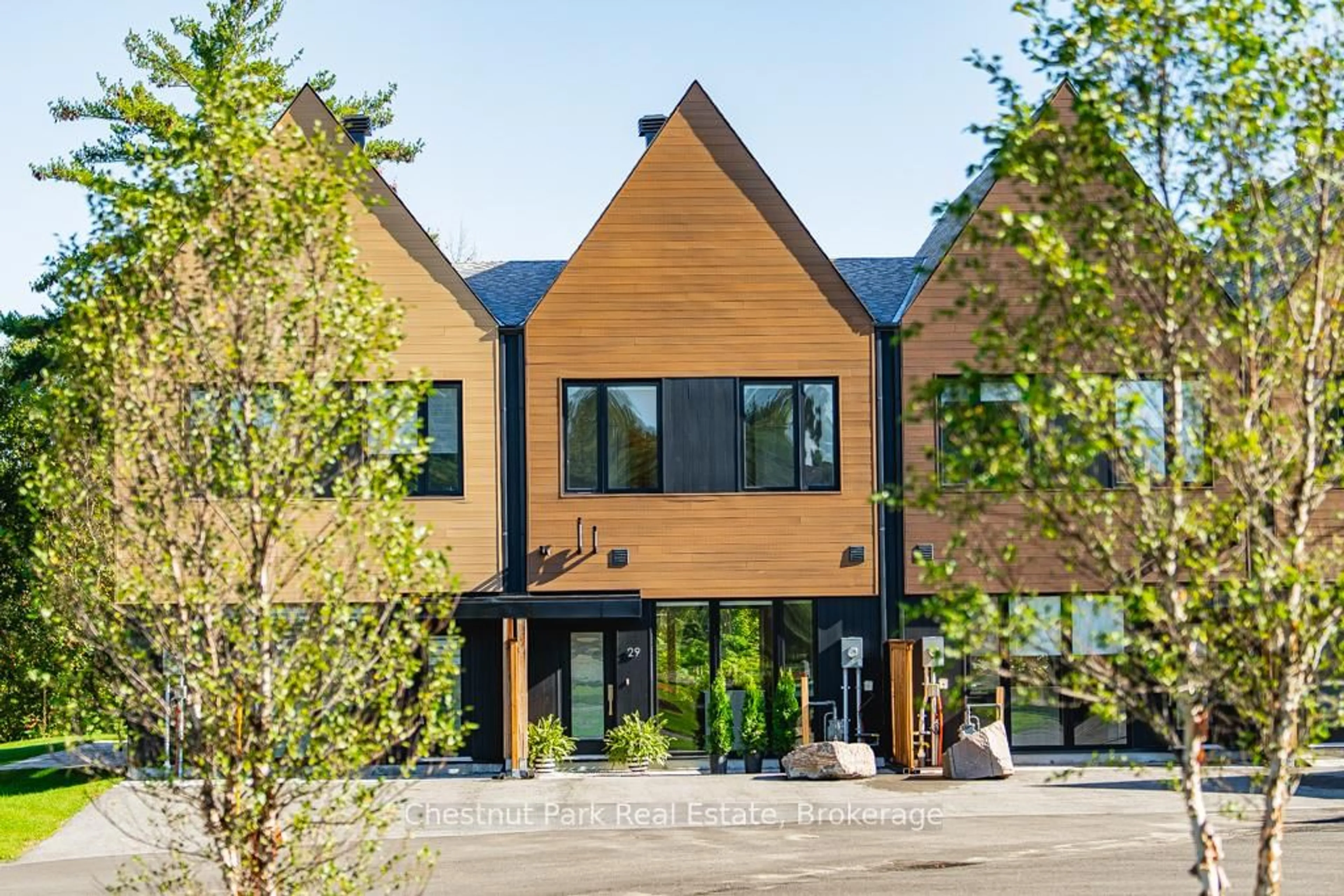 Home with brick exterior material, street for 29 ROCKMOUNT Cres, Gravenhurst Ontario P1P 0A6