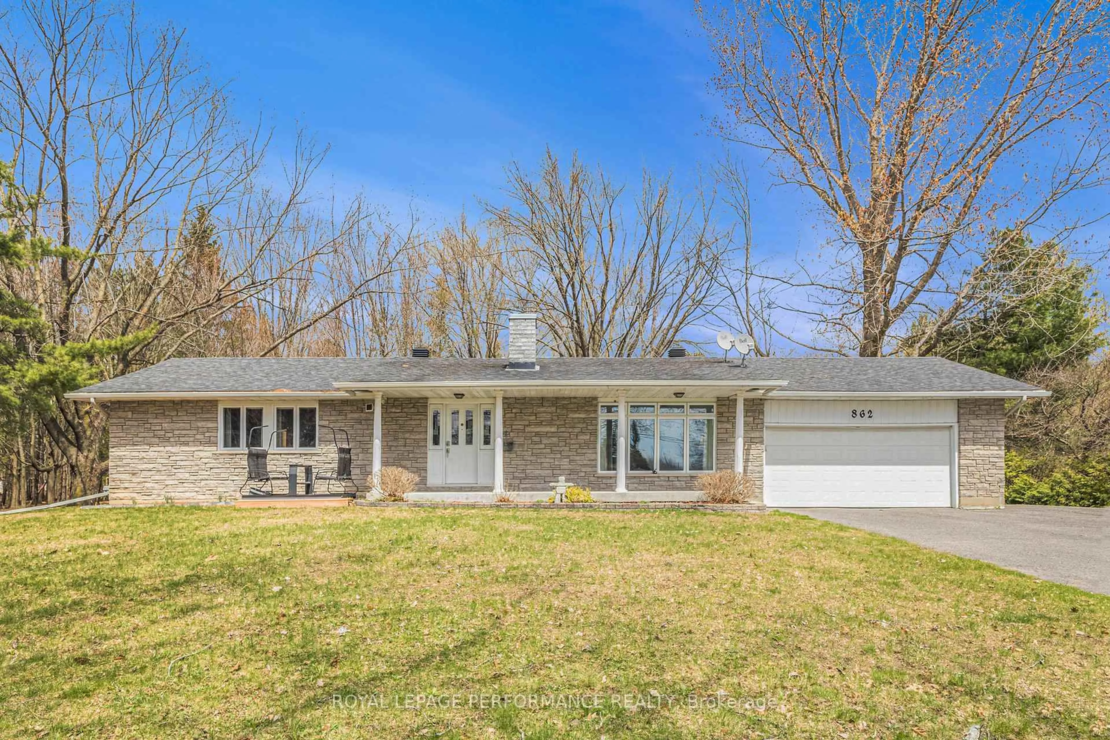 Home with vinyl exterior material, street for 862 Principale St, Casselman Ontario K0A 1M0