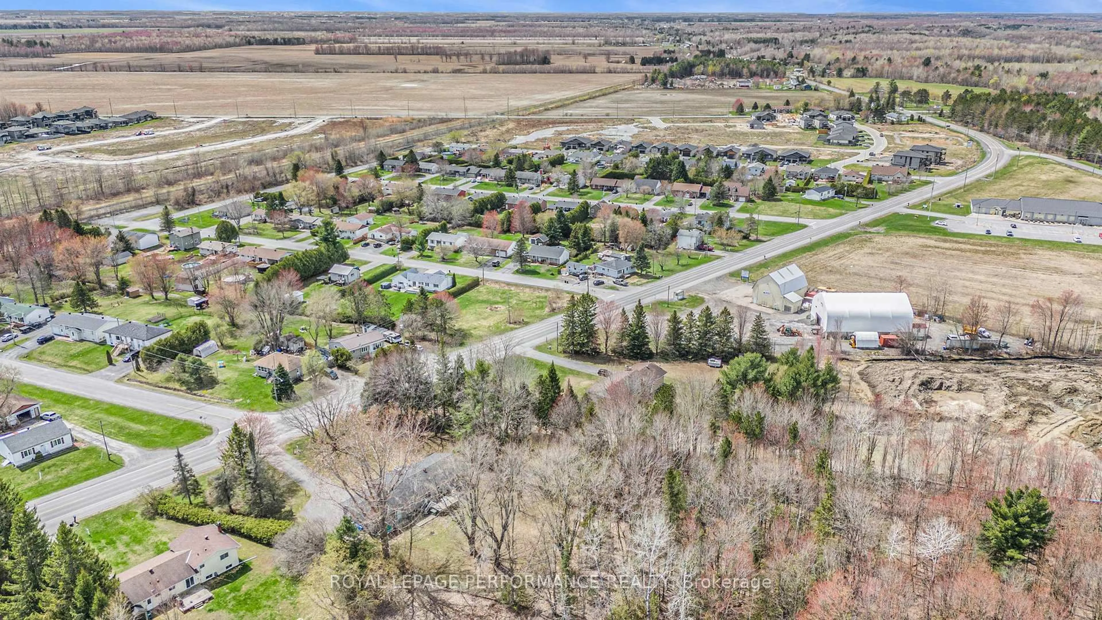 A pic from outside/outdoor area/front of a property/back of a property/a pic from drone, street for 862 Principale St, Casselman Ontario K0A 1M0