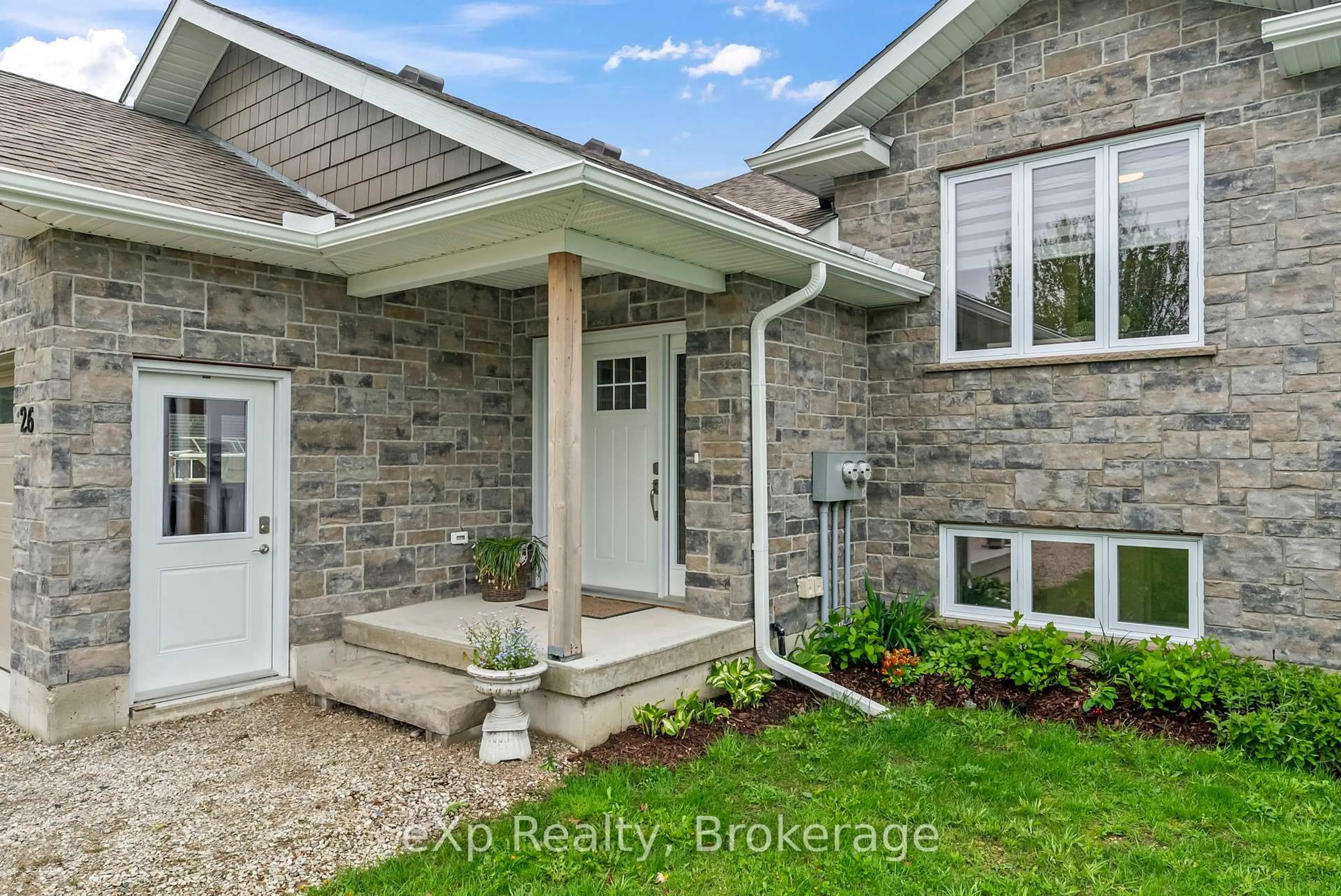 Indoor entryway for 26 Church St, Kincardine Ontario N0G 2T0