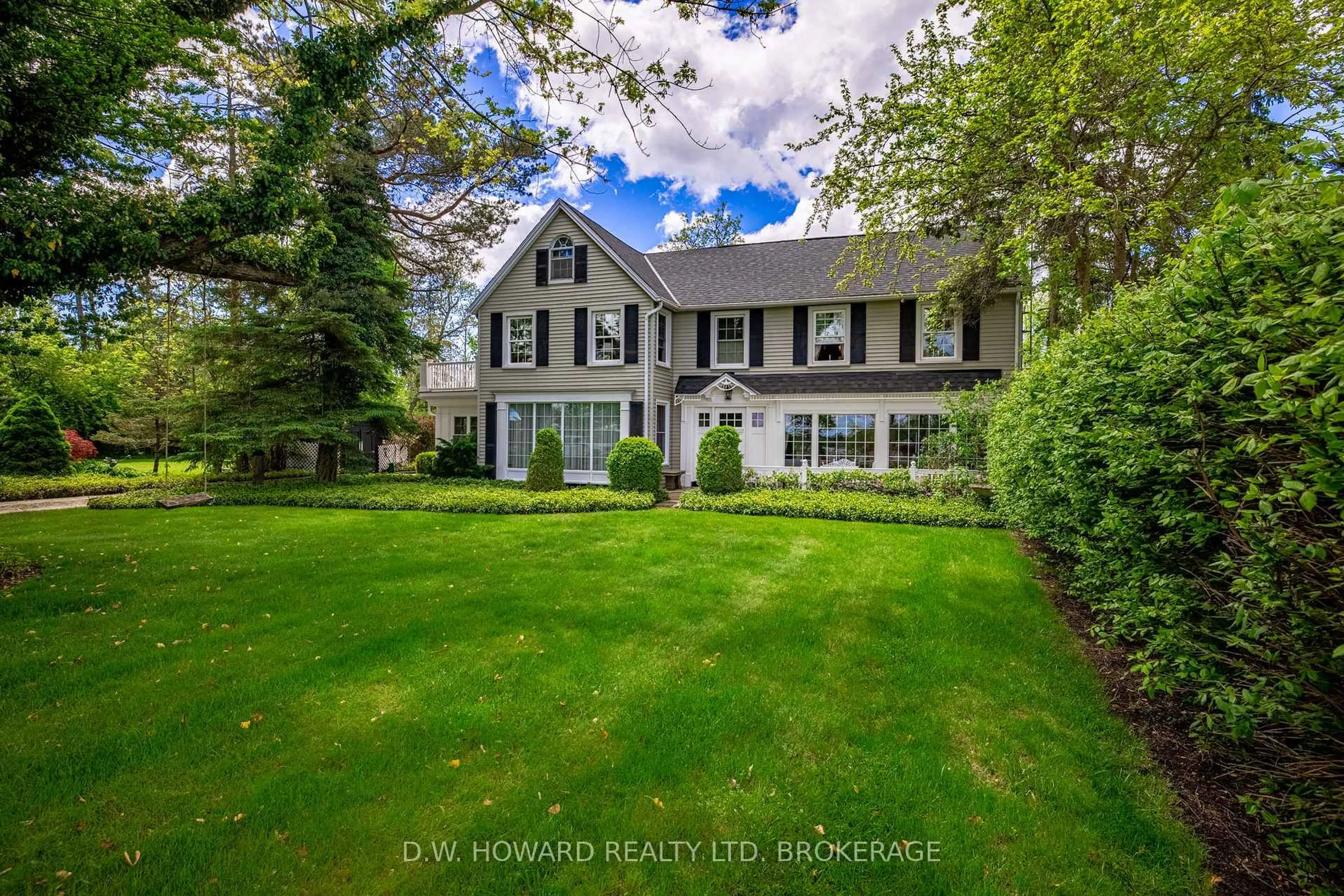 A pic from outside/outdoor area/front of a property/back of a property/a pic from drone, street for 3689 Niagara Blvd, Fort Erie Ontario L0S 1S0