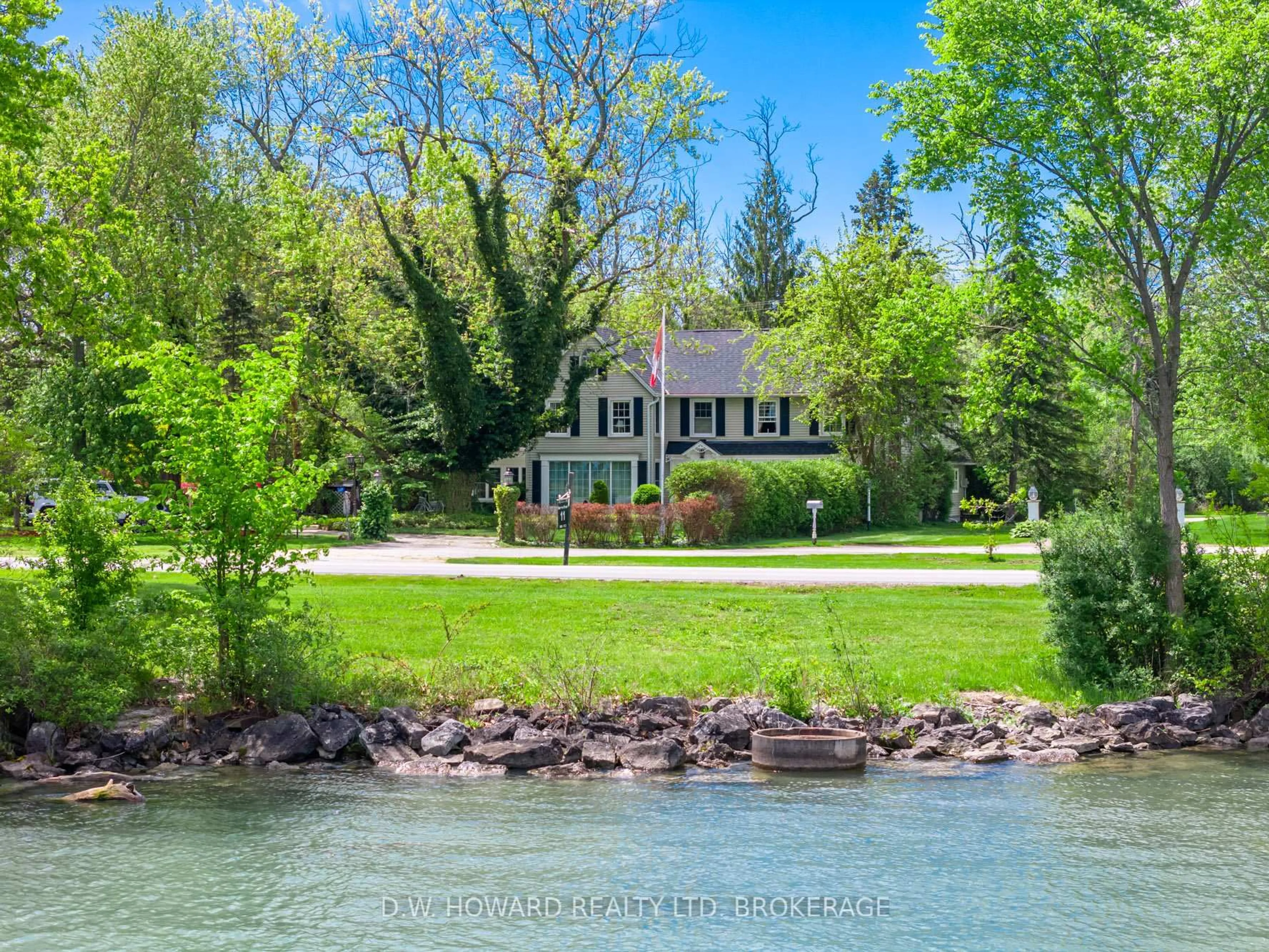 A pic from outside/outdoor area/front of a property/back of a property/a pic from drone, water/lake/river/ocean view for 3689 Niagara Blvd, Fort Erie Ontario L0S 1S0