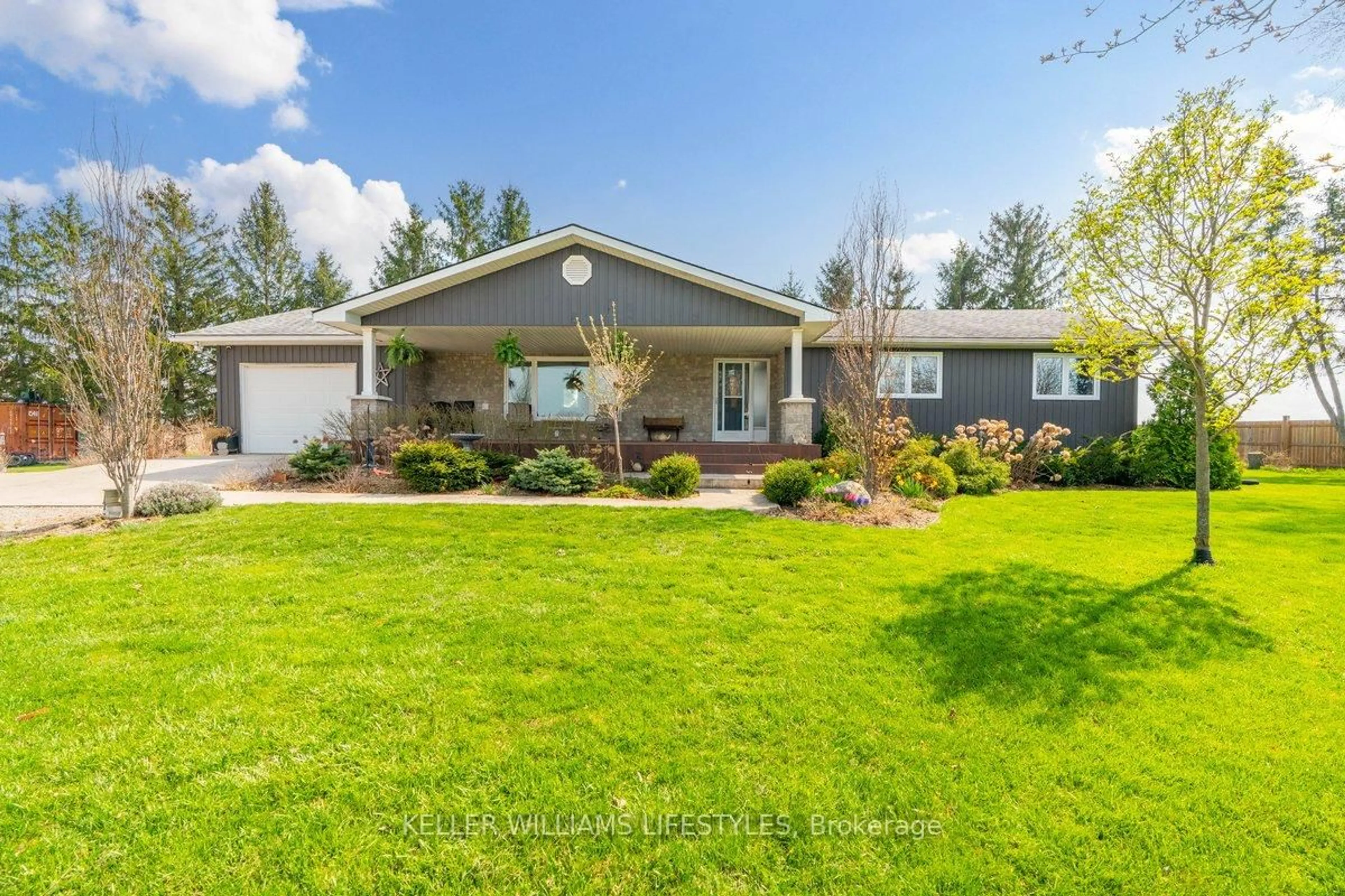 Home with vinyl exterior material, unknown for 4609 Douglas Line, Plympton-Wyoming Ontario N0N 1J5