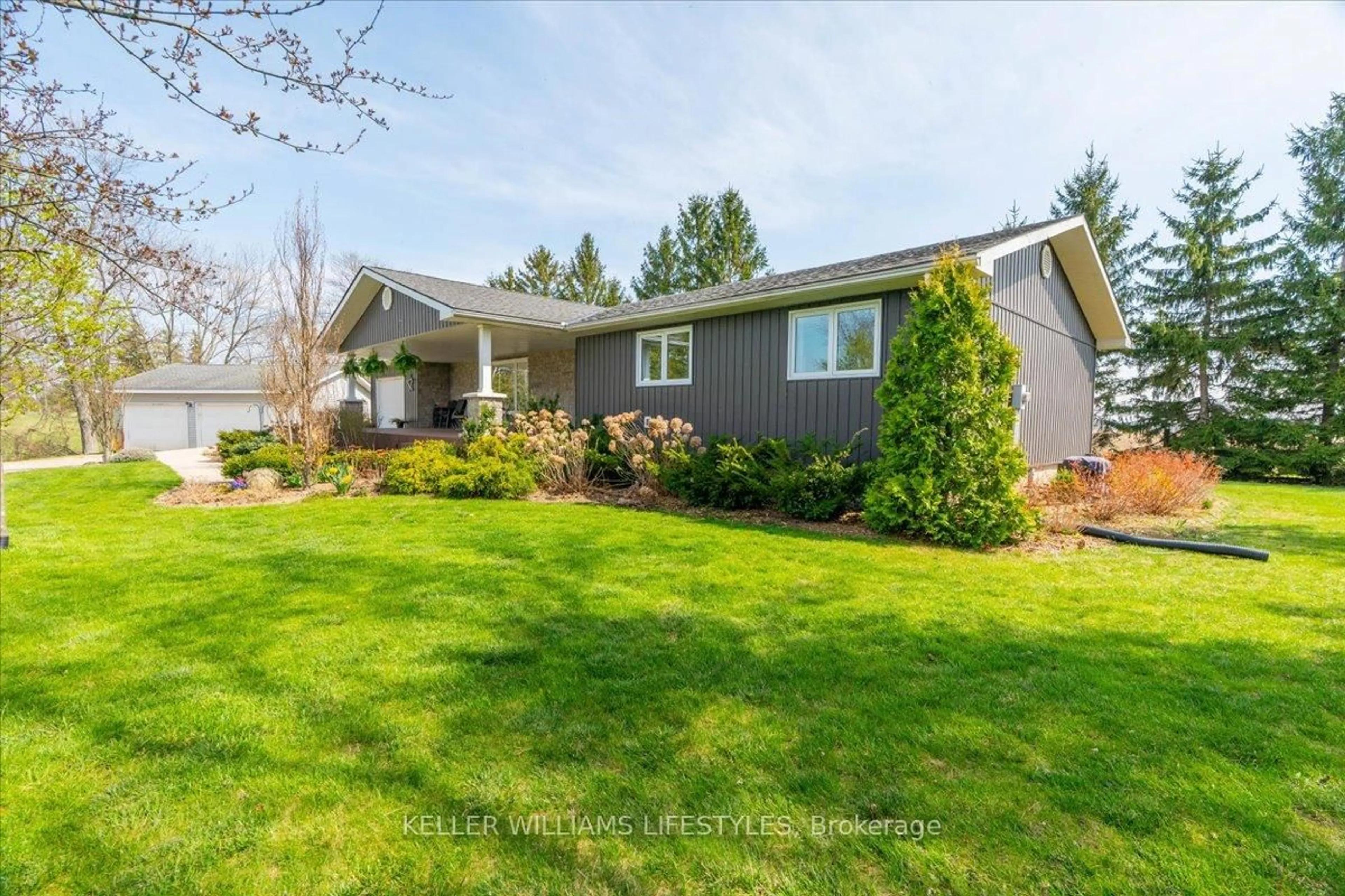 Home with vinyl exterior material, water/lake/river/ocean view for 4609 Douglas Line, Plympton-Wyoming Ontario N0N 1J5