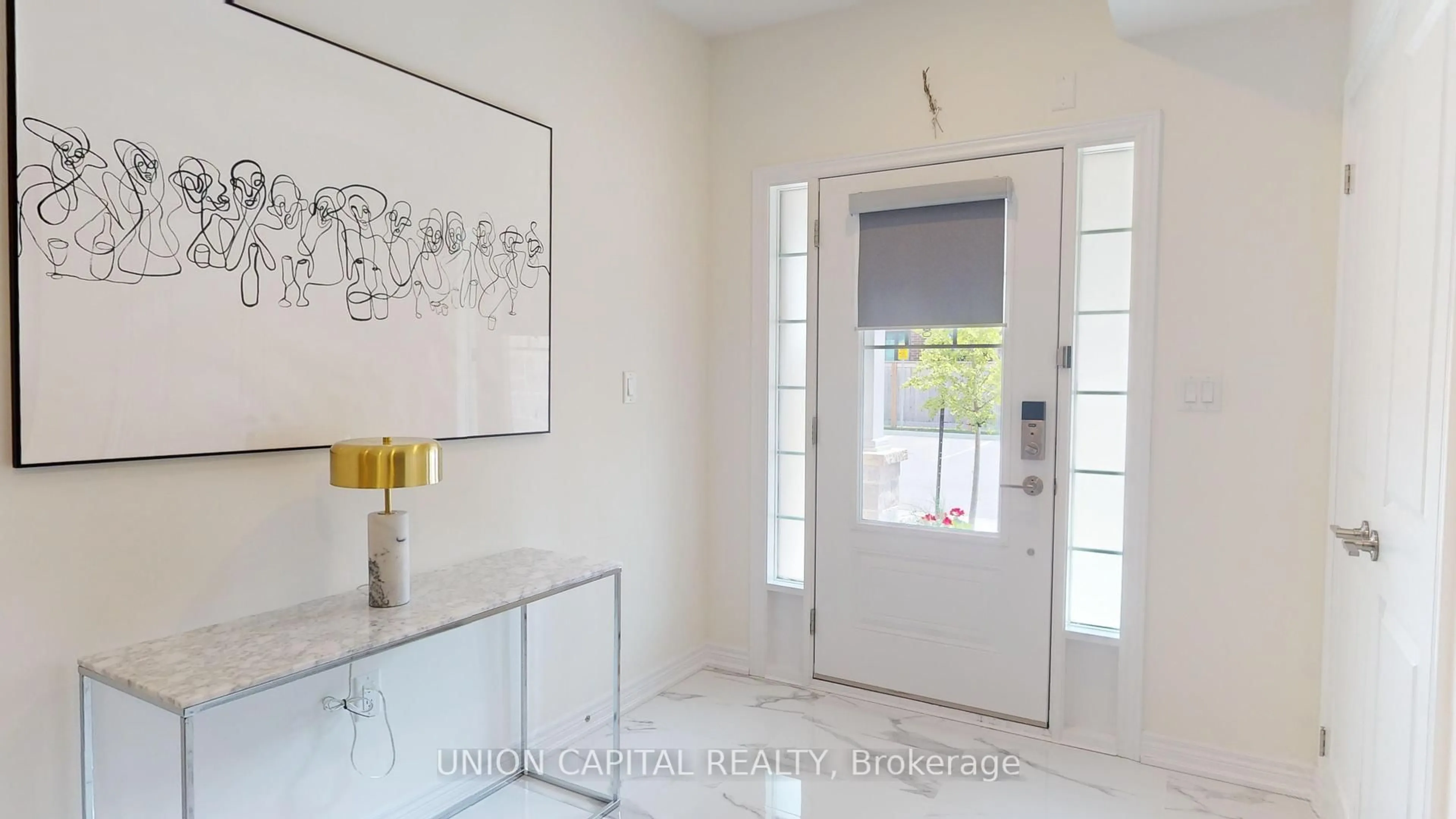 Indoor entryway for 288 Glover Rd #27, Hamilton Ontario L8E 5H6