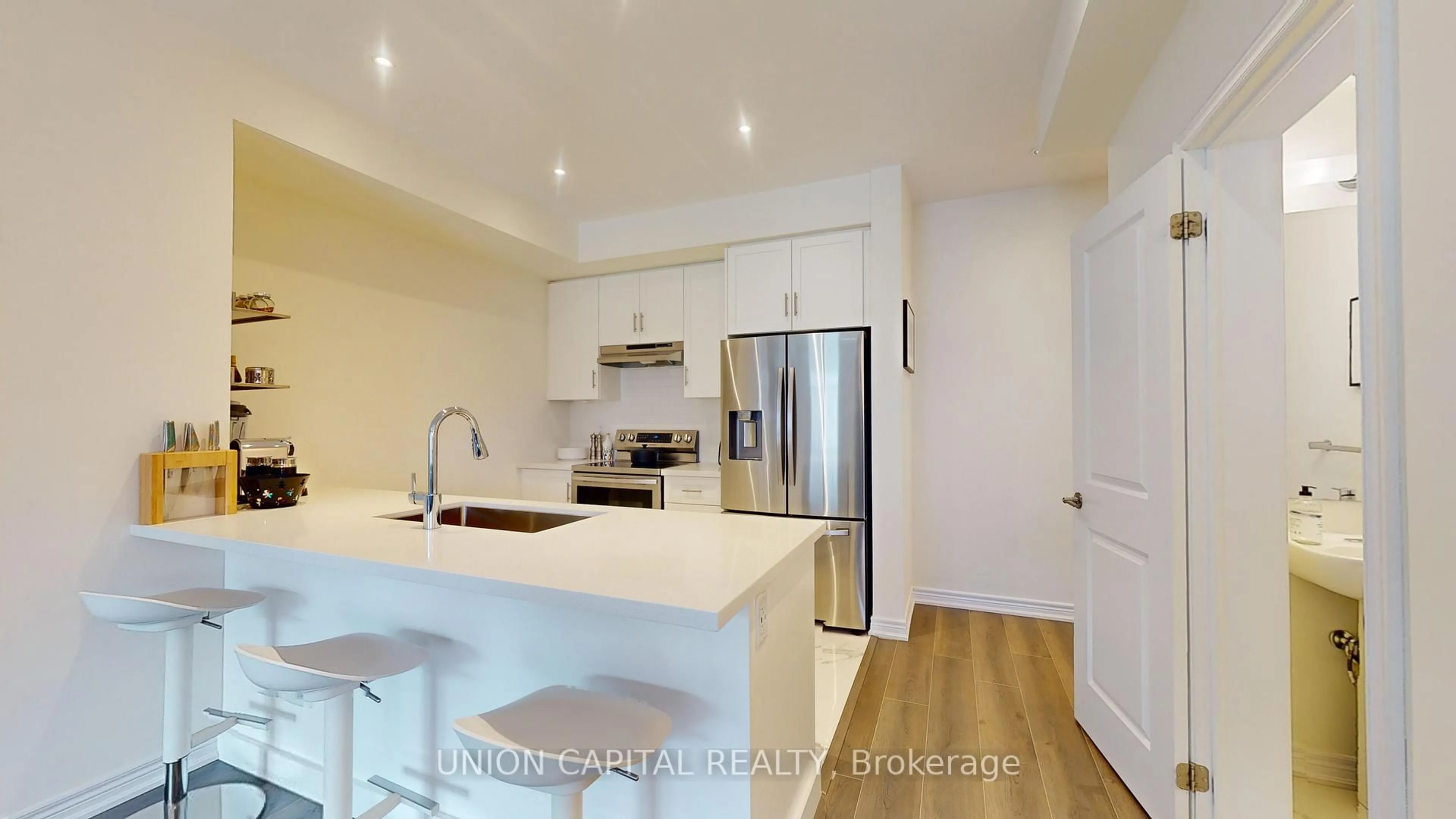 Open concept kitchen, wood/laminate floor for 288 Glover Rd #27, Hamilton Ontario L8E 5H6
