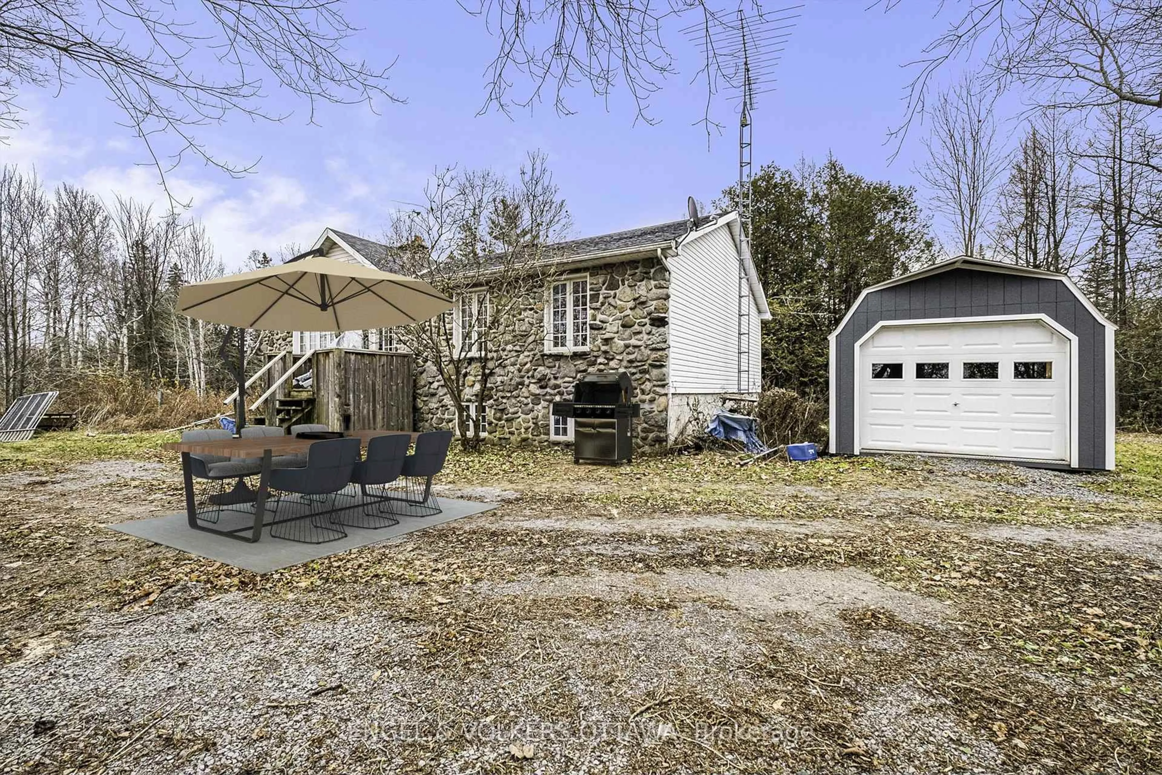 A pic from outside/outdoor area/front of a property/back of a property/a pic from drone, street for 4751 PEARL Rd, Champlain Ontario K0B 1K0