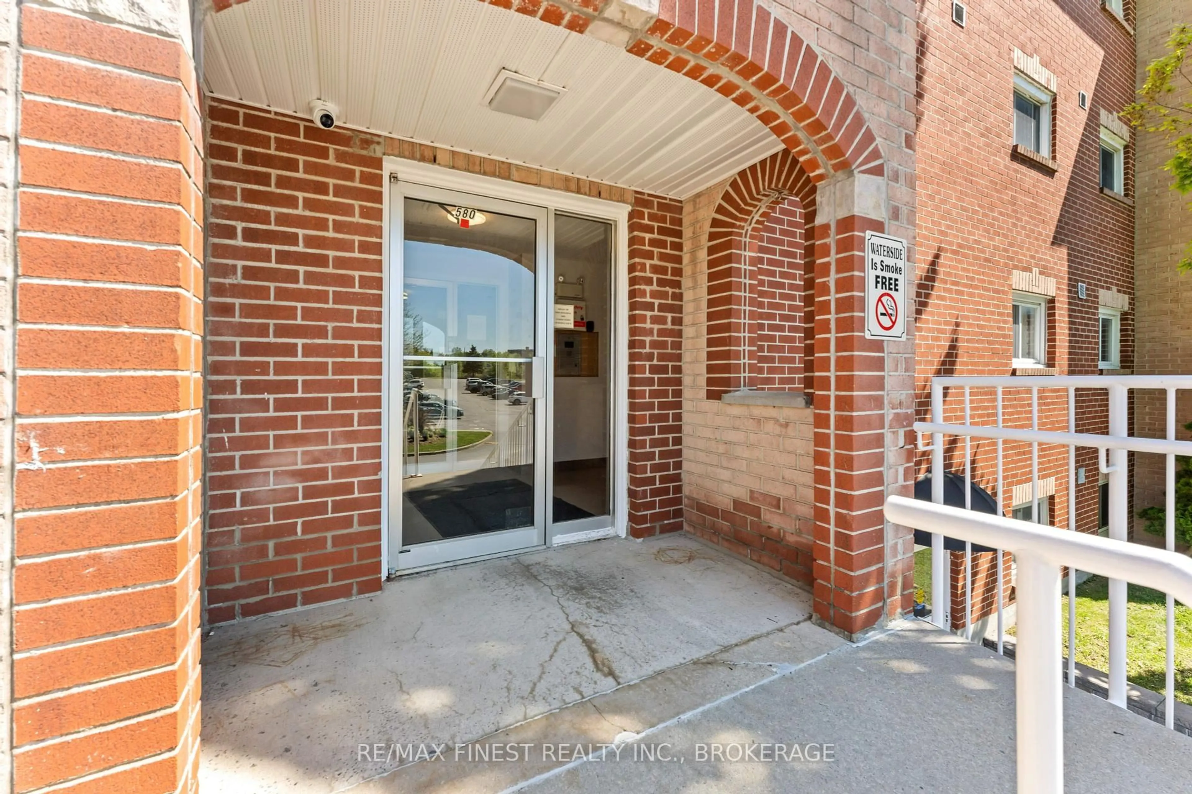 Indoor entryway for 580 Armstrong Rd #102, Kingston Ontario K7M 8M3