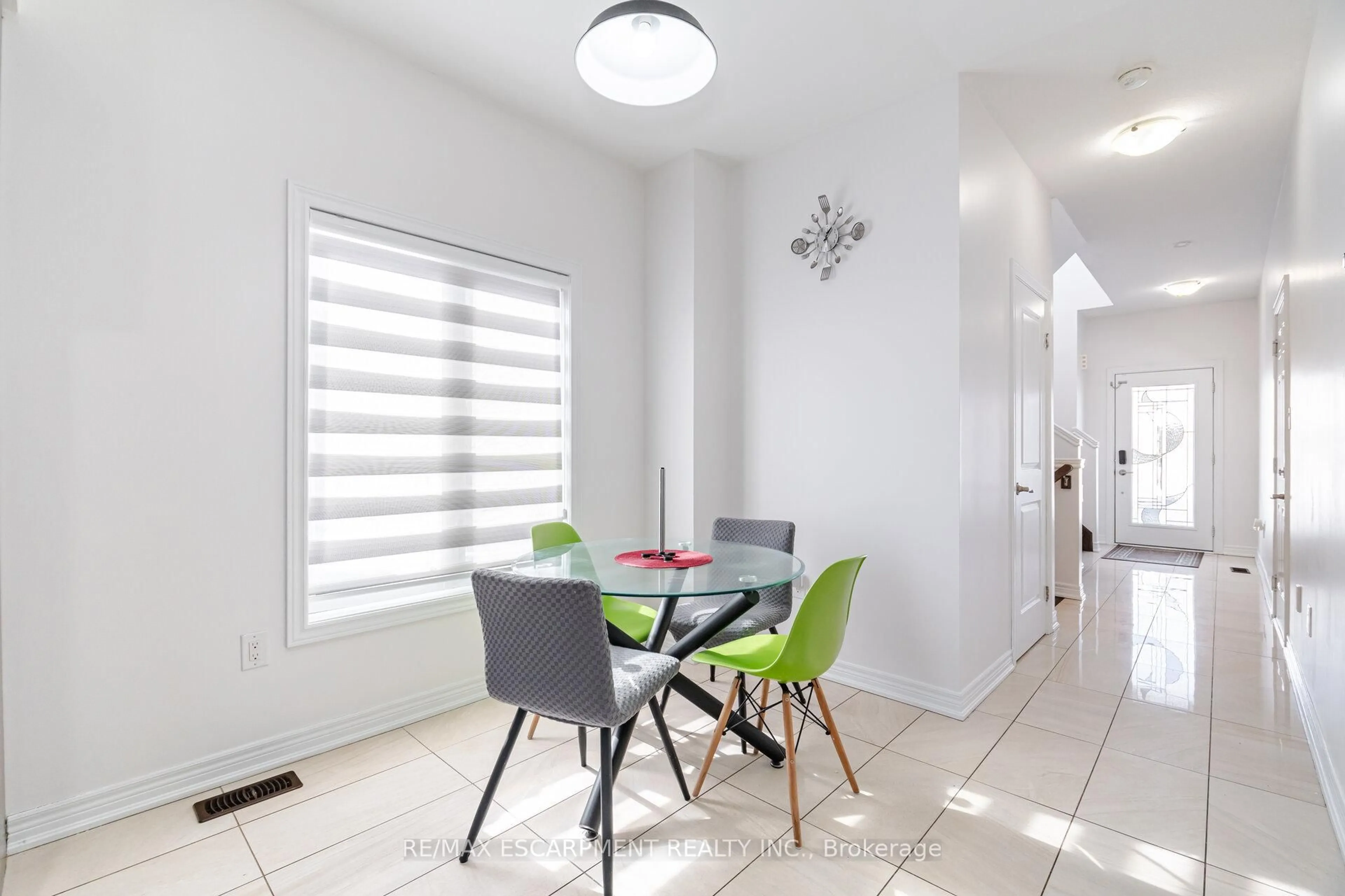 Dining room, unknown for 136 Westbank Tr, Hamilton Ontario L8J 1R5