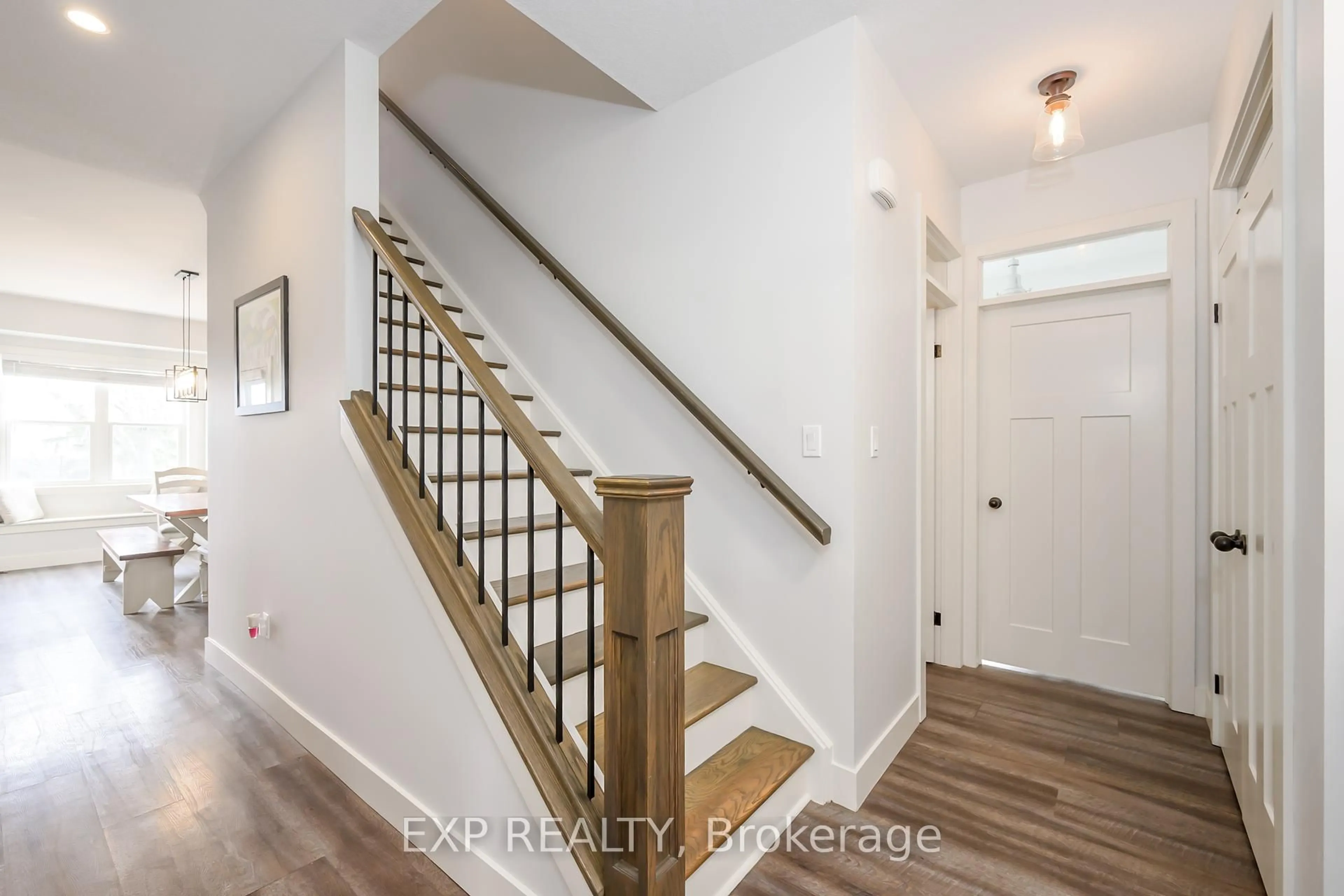 Indoor entryway for 1276 Crumlin Sdrd, London East Ontario N5V 1R8