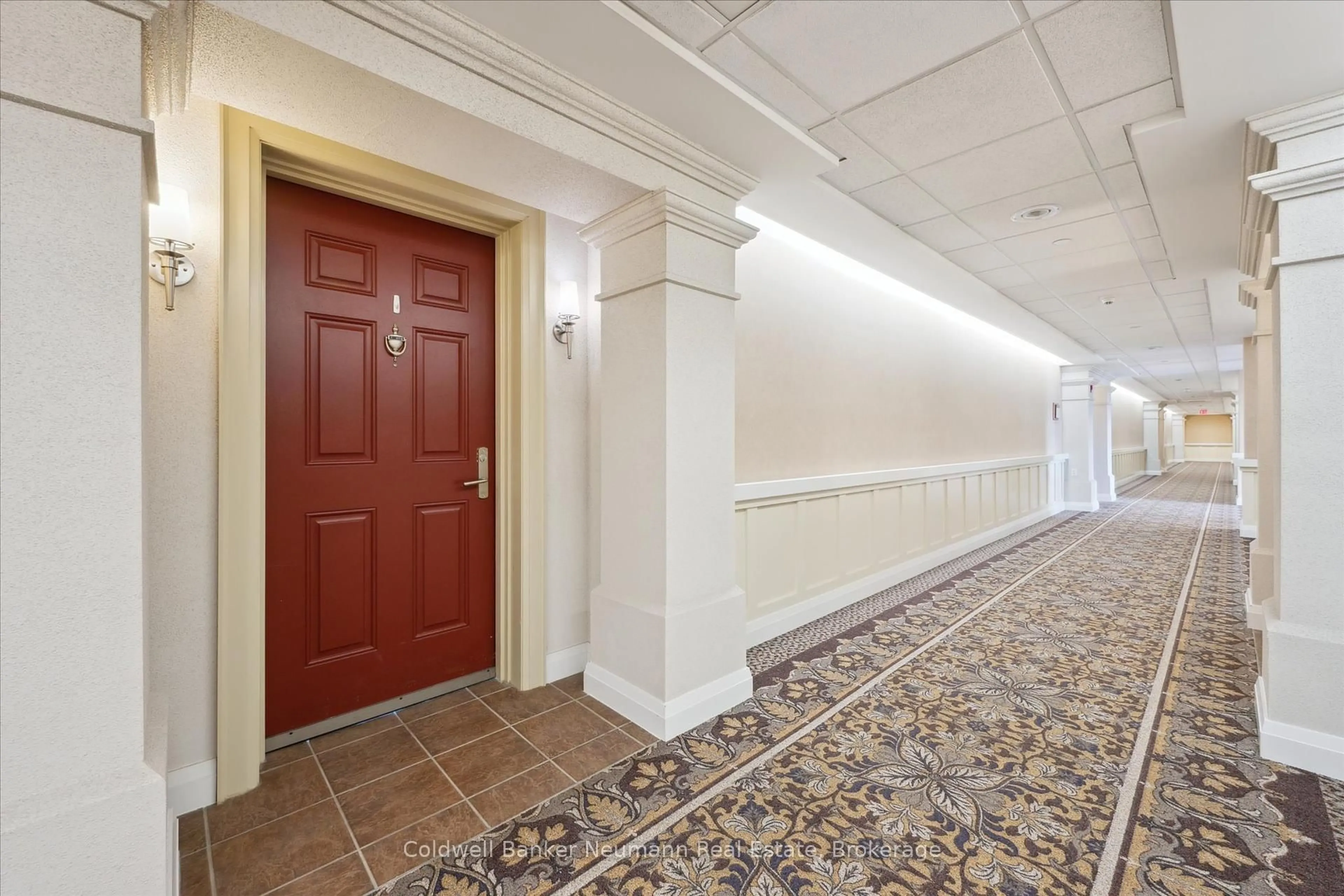 Indoor foyer for 65 Bayberry Dr #404, Guelph Ontario N1G 5K8