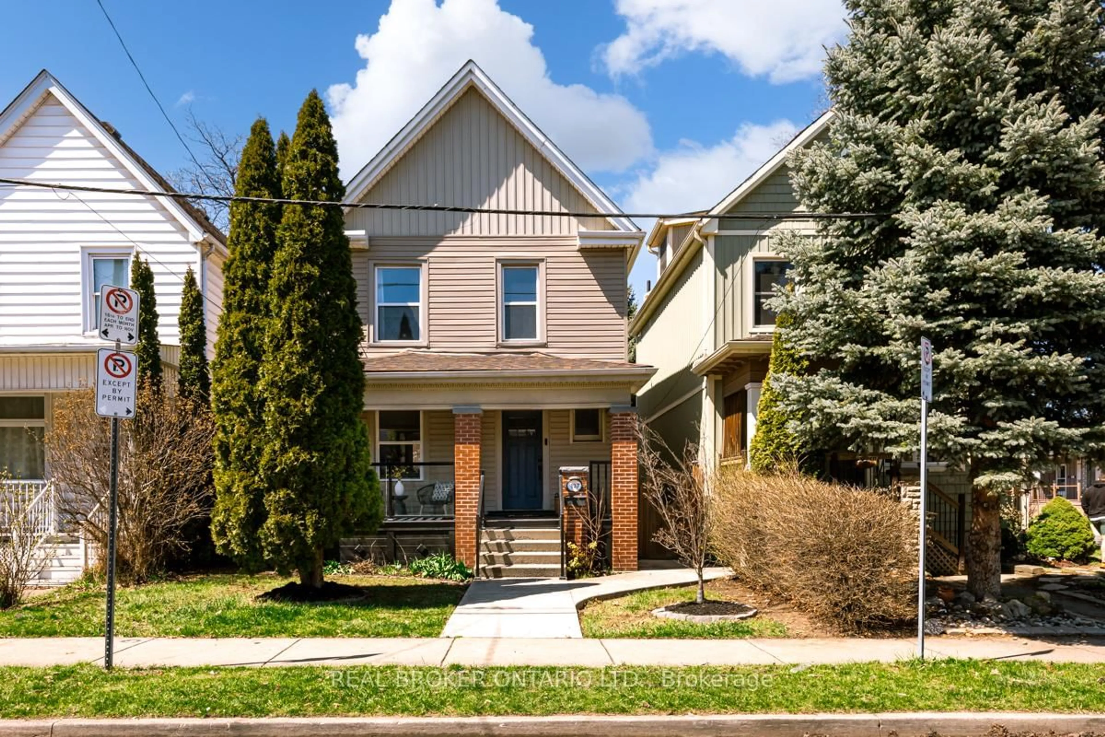 Home with brick exterior material, street for 137 Avondale St, Hamilton Ontario L8L 7B9