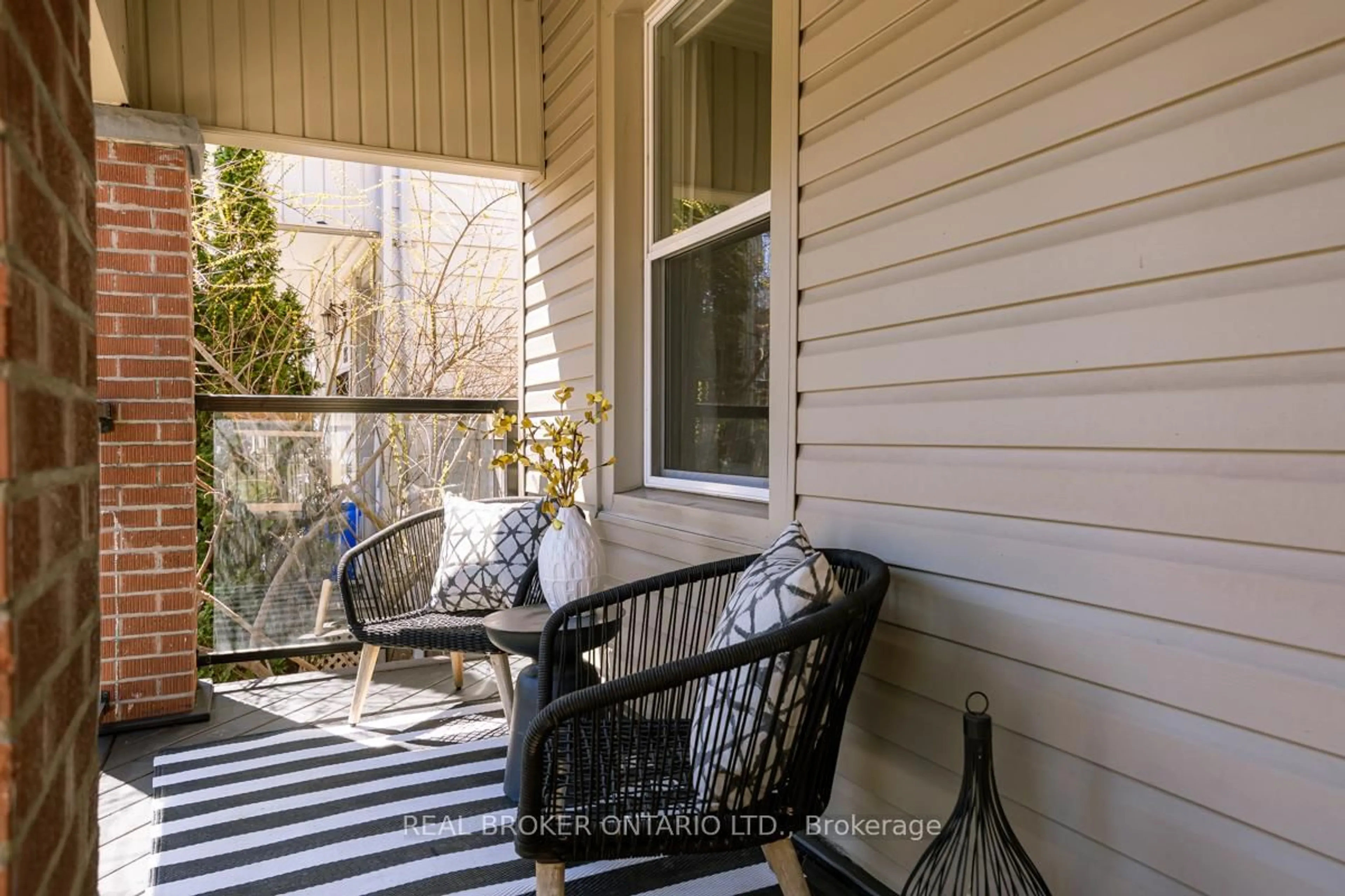 Patio, unknown for 137 Avondale St, Hamilton Ontario L8L 7B9