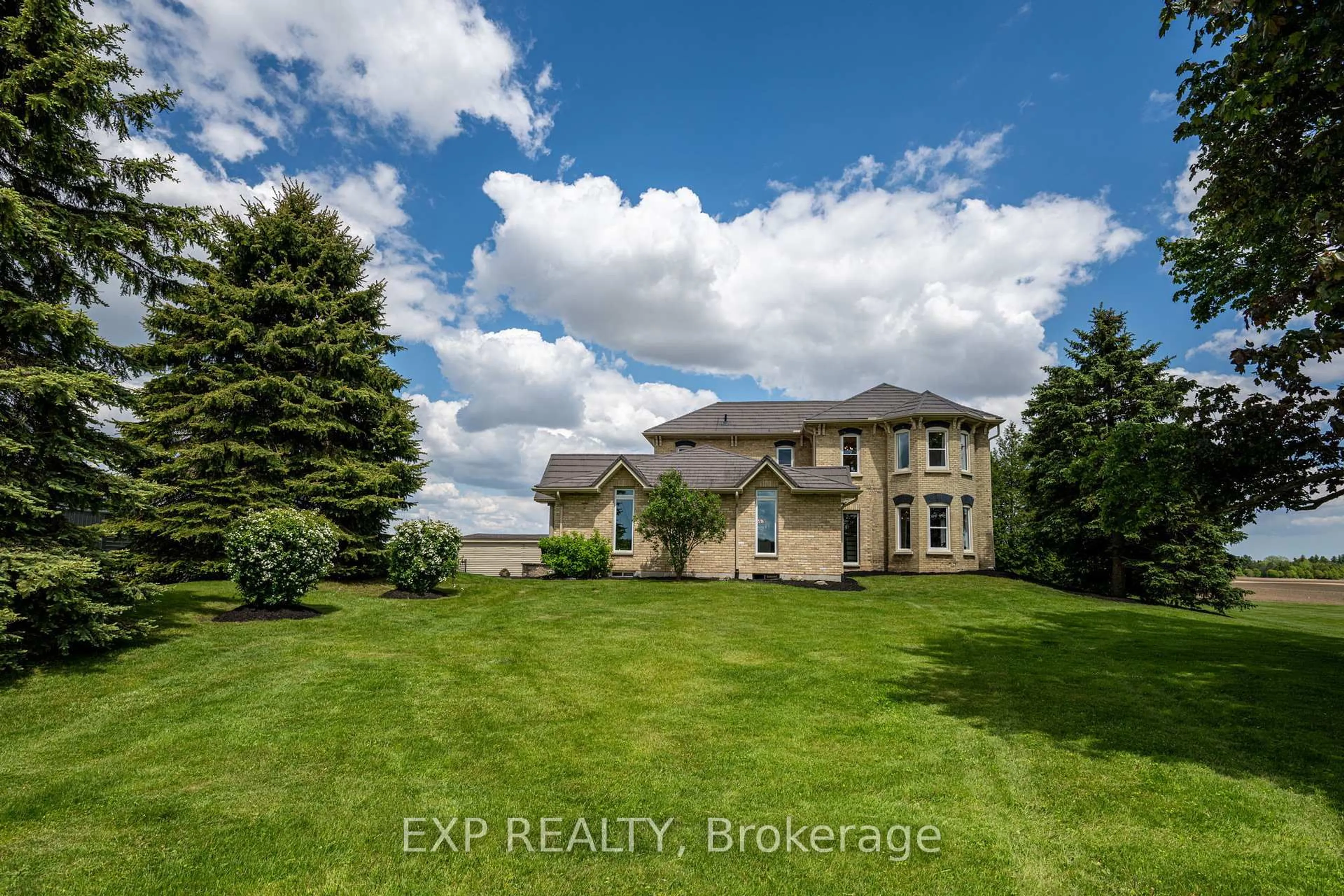 A pic from outside/outdoor area/front of a property/back of a property/a pic from drone, building for 6474 BELLS Rd, Middlesex Centre Ontario N5P 1P3