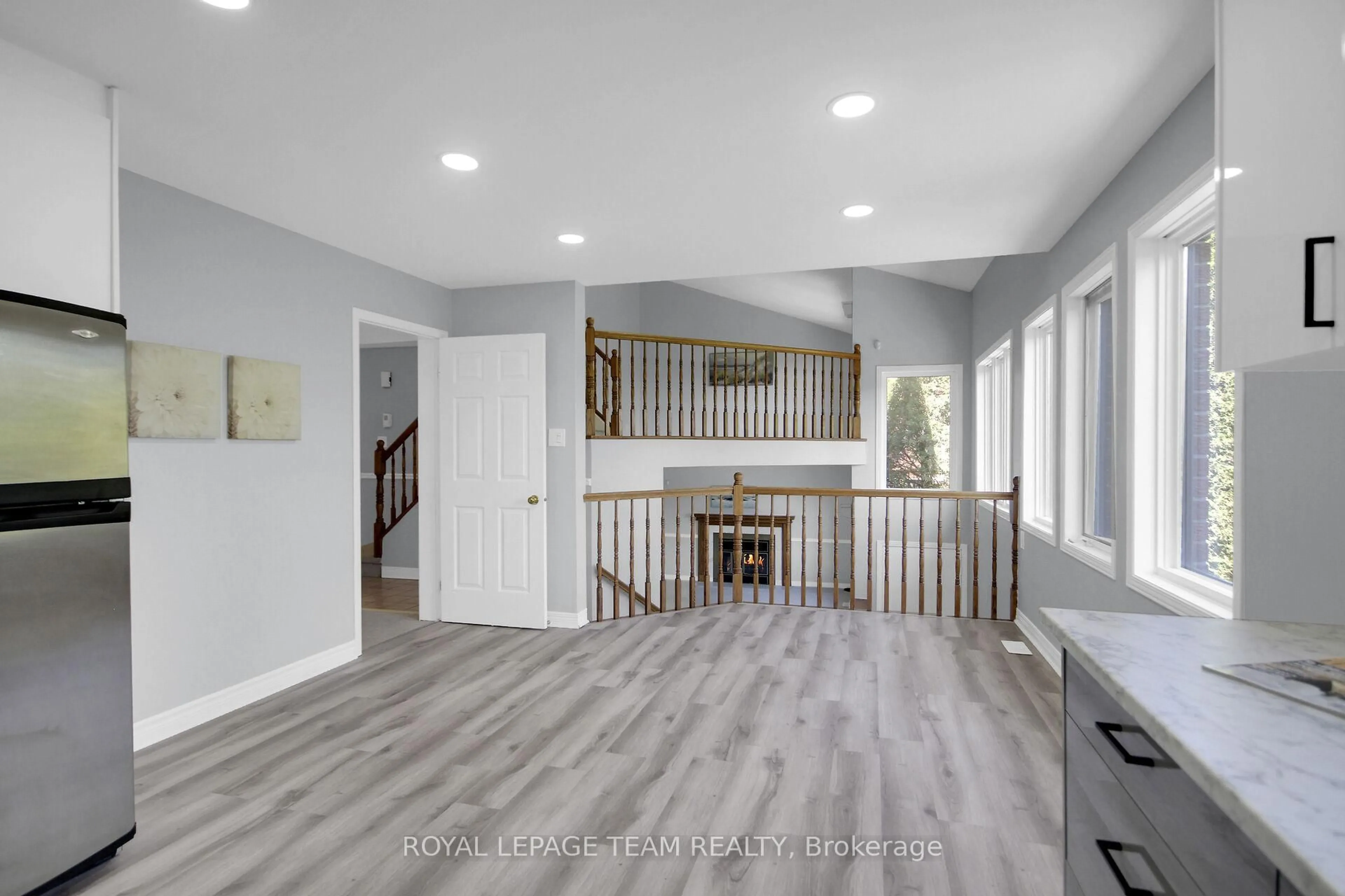 Indoor entryway for 181 Knudson Dr, Kanata Ontario K2K 2C5