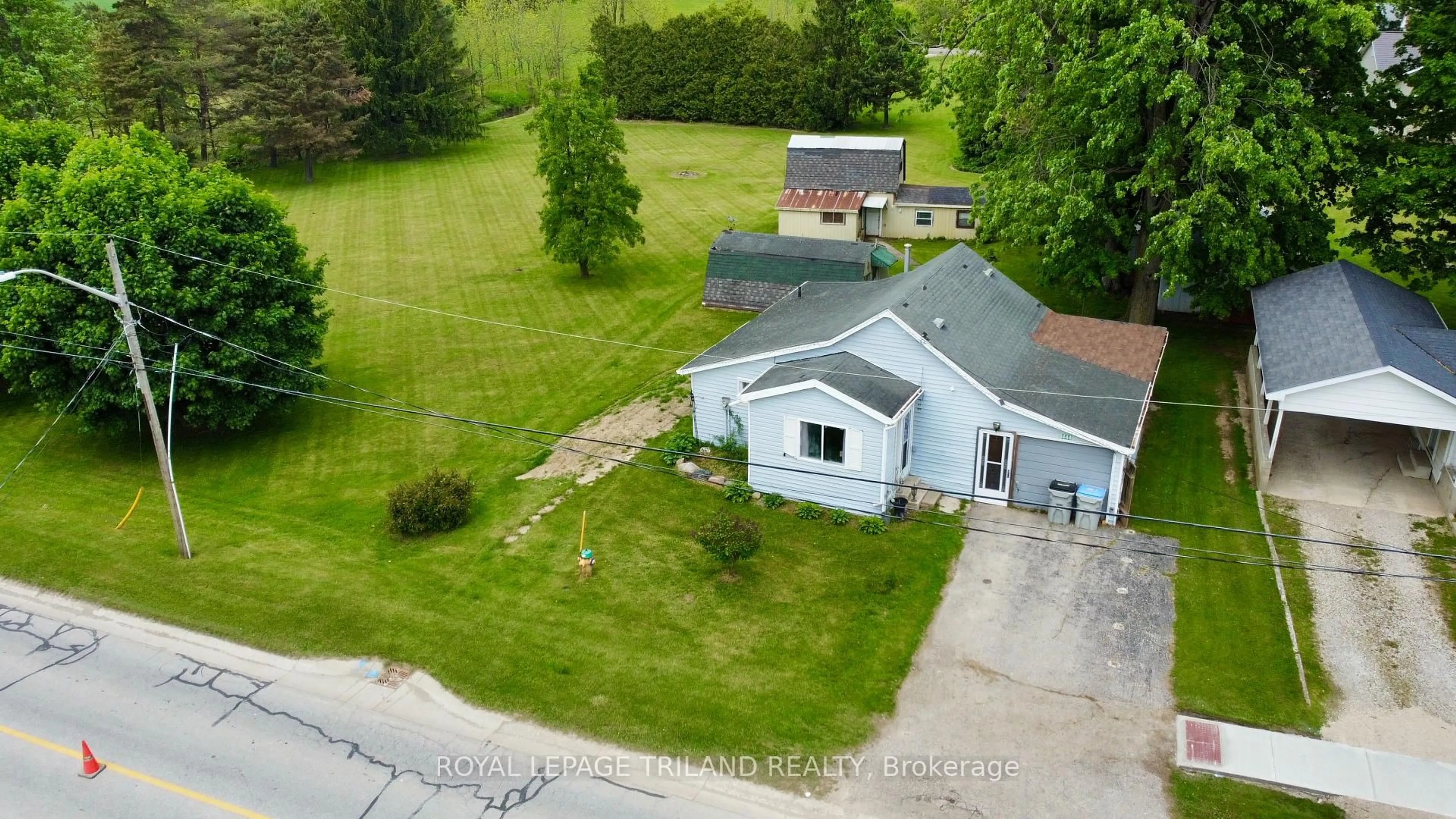 A pic from outside/outdoor area/front of a property/back of a property/a pic from drone, unknown for 8444 TOWNSEND Line, Lambton Shores Ontario N0M 1B0