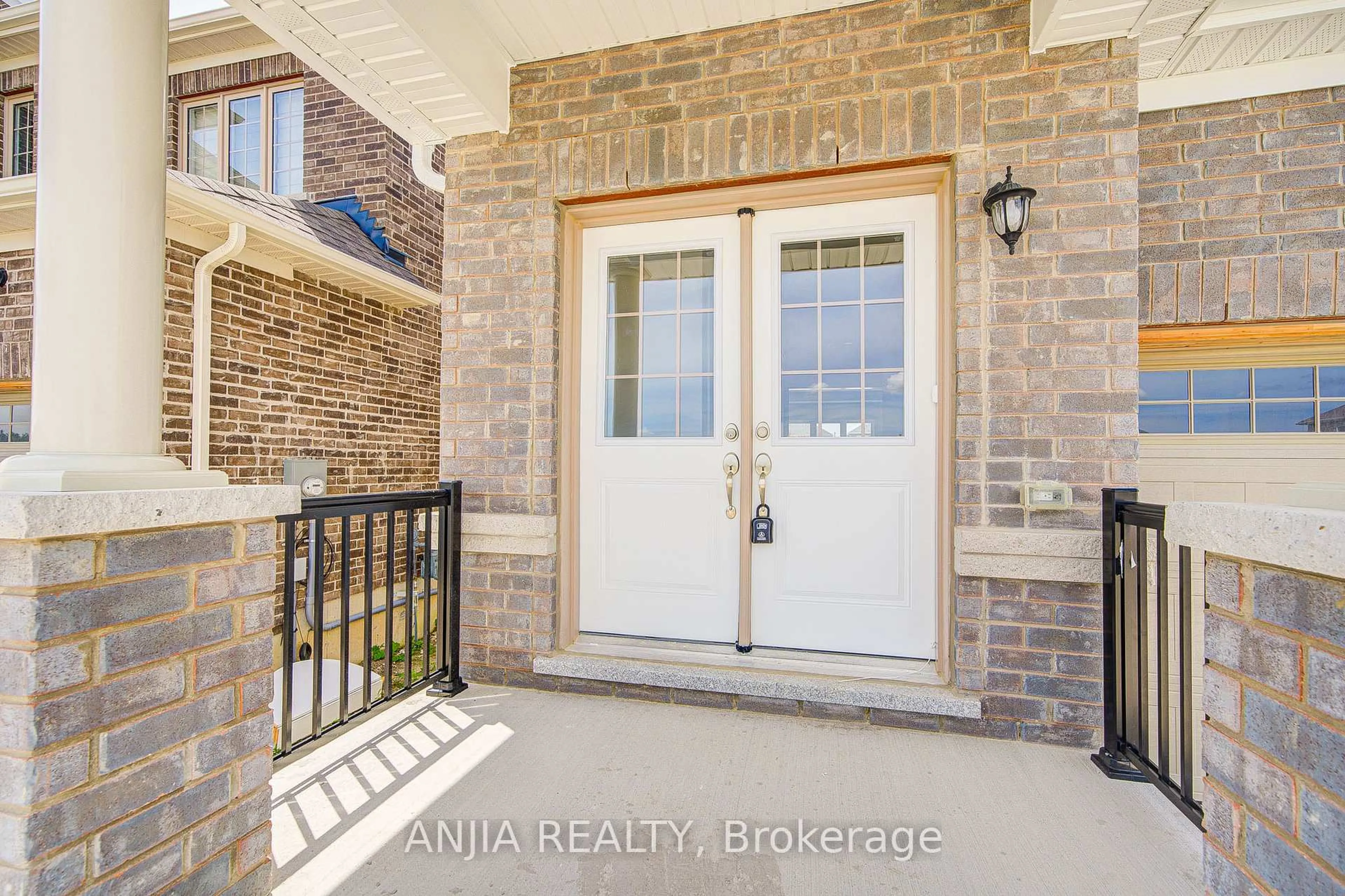 Indoor entryway for 447 Vandusen Ave, Southgate Ontario N0C 1B0