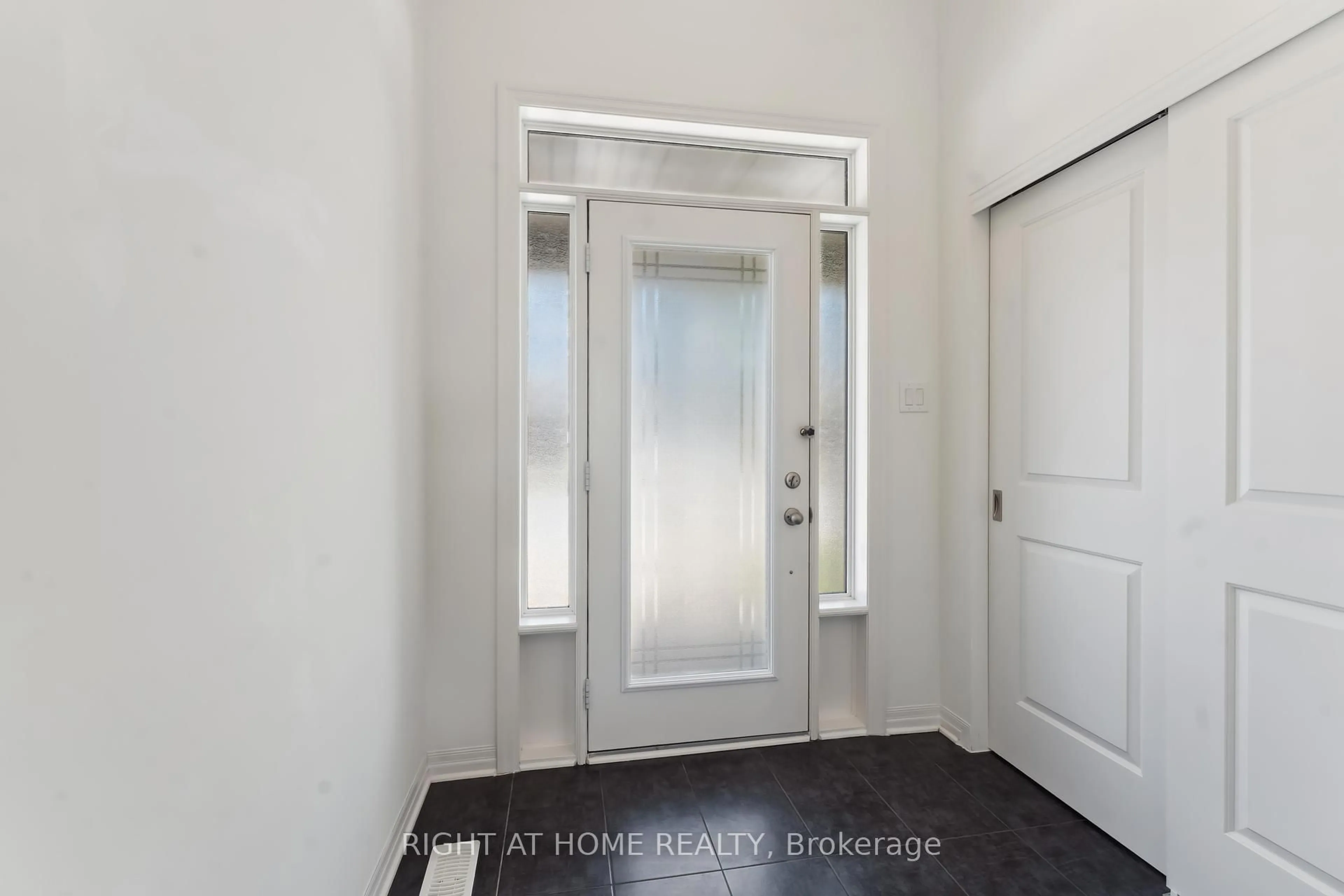 Indoor entryway for 533 Rioja St, Ottawa Ontario K2S 0V9