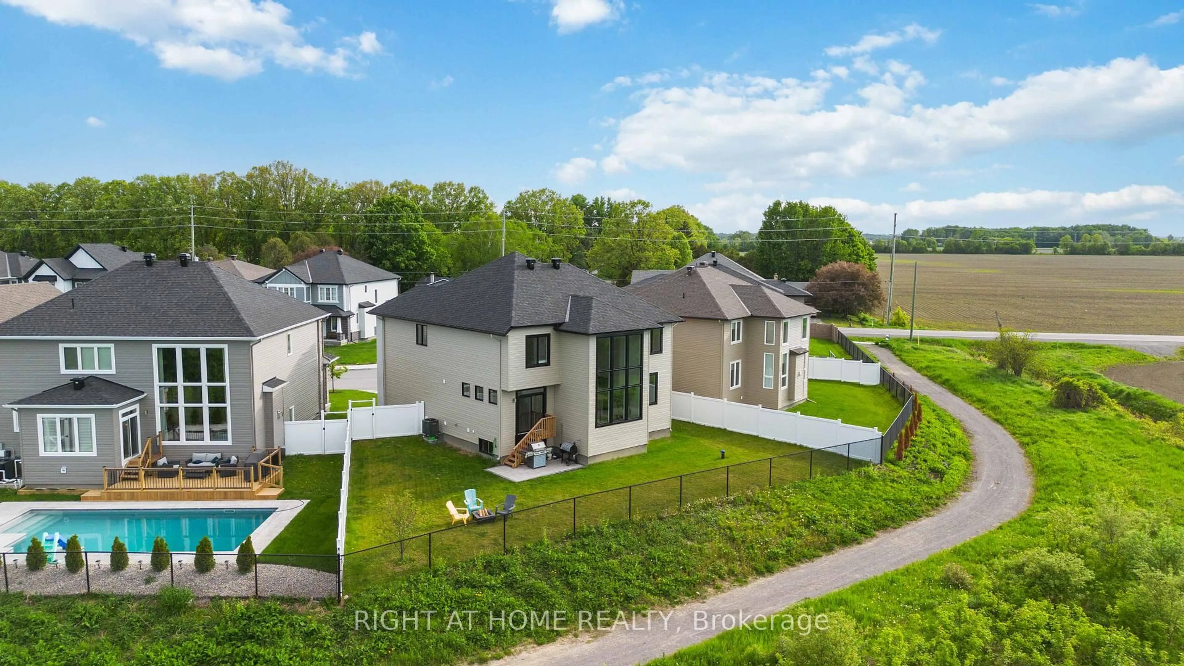 A pic from outside/outdoor area/front of a property/back of a property/a pic from drone, street for 707 Kirkham Cres, Richmond Ontario K0A 2Z0