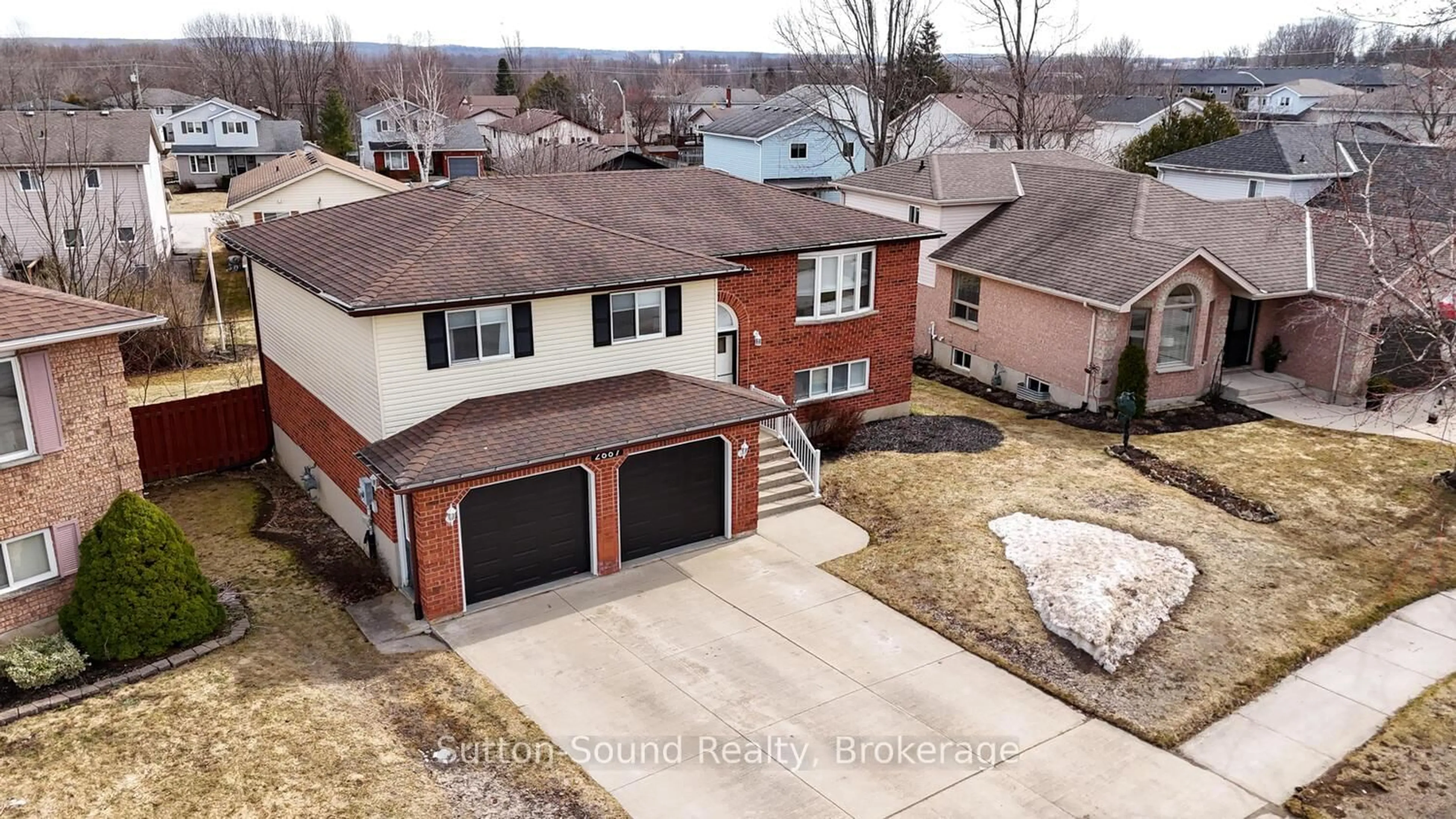 A pic from outside/outdoor area/front of a property/back of a property/a pic from drone, street for 2667 8th Ave, Owen Sound Ontario N4K 6S5
