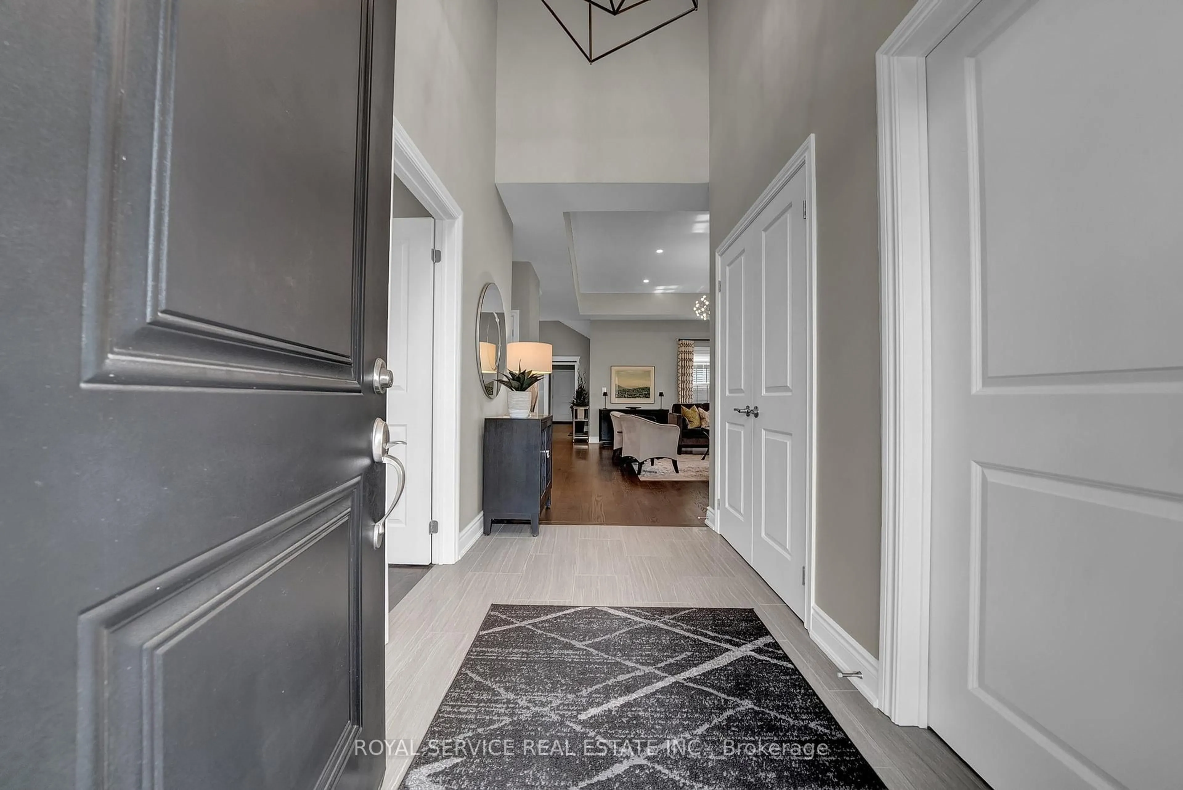 Indoor entryway for 923 Charles Wilson Pkwy, Cobourg Ontario K9A 0L2