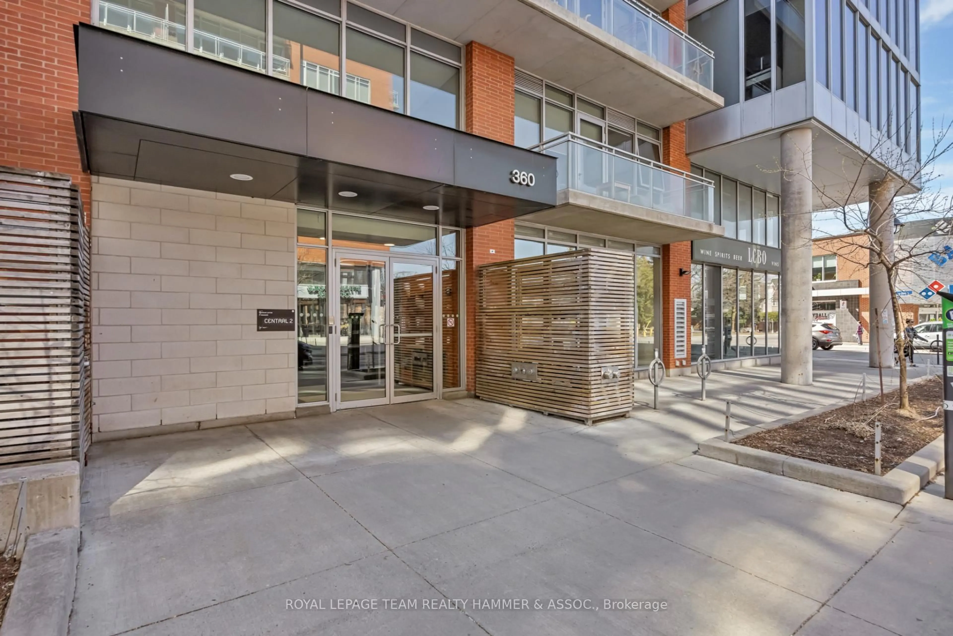 Indoor foyer for 360 McLeod St #706, Ottawa Ontario K2P 1A9
