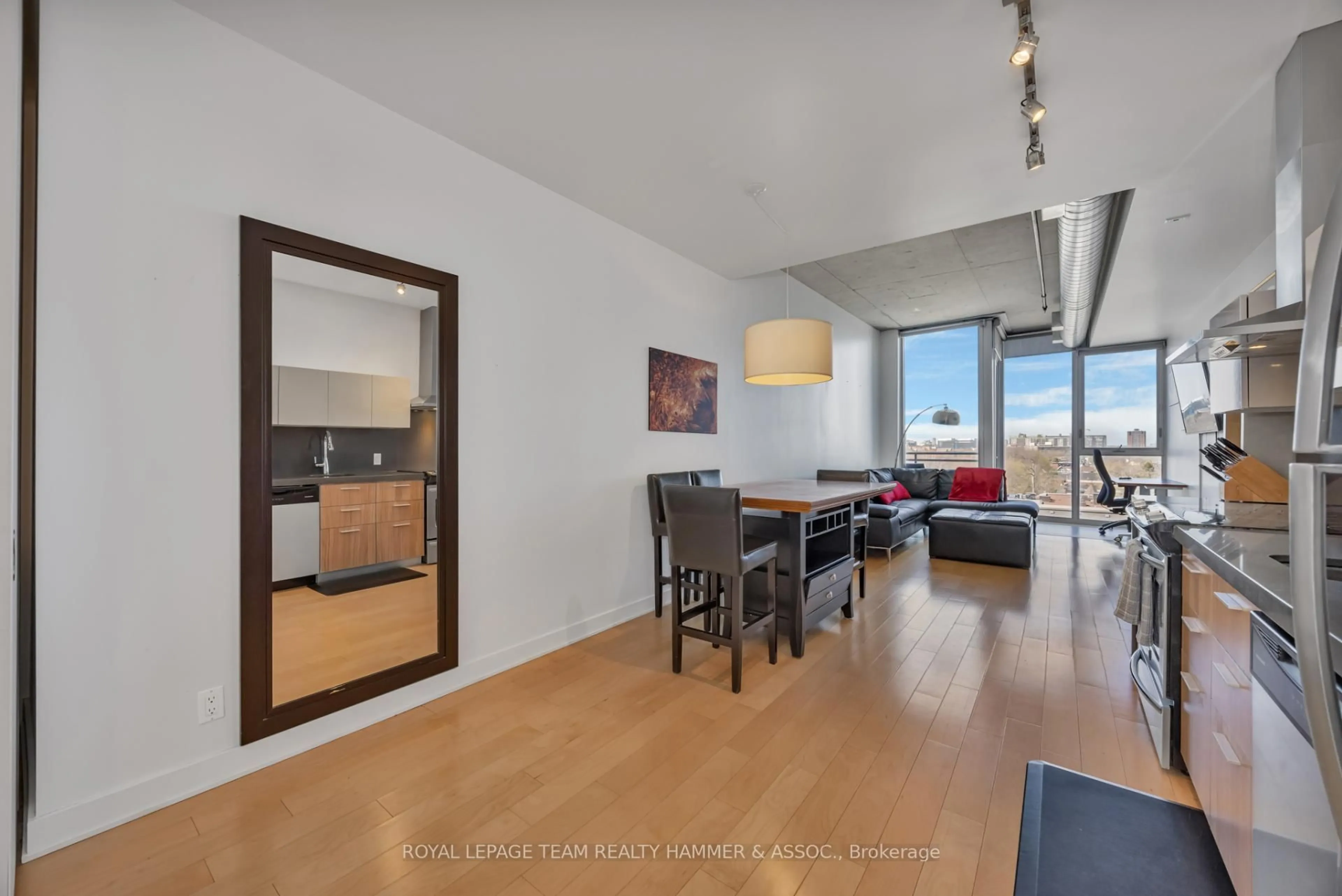 Unknown for 360 McLeod St #706, Ottawa Ontario K2P 1A9