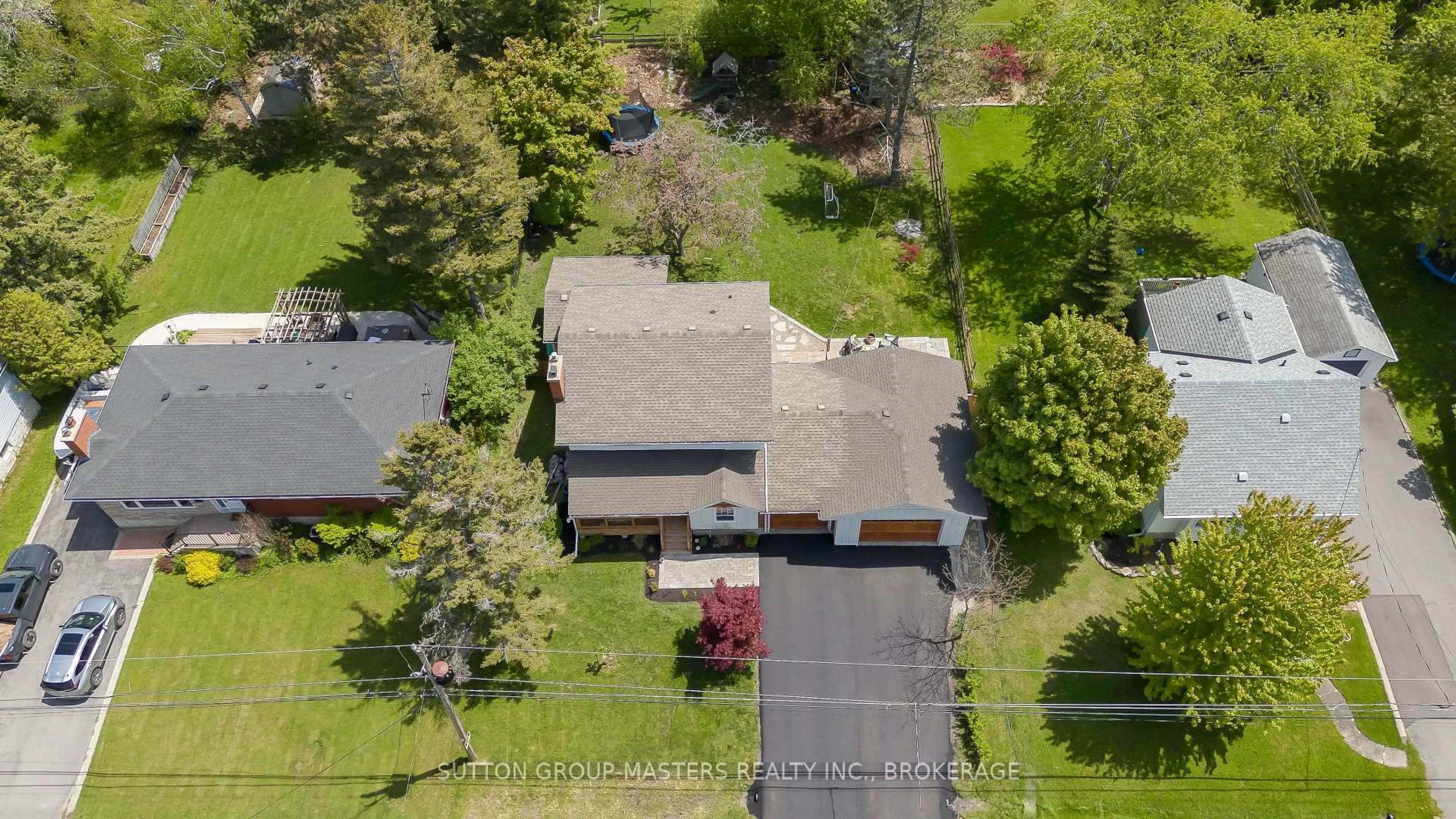 A pic from outside/outdoor area/front of a property/back of a property/a pic from drone, street for 22 Montgomery Blvd, Kingston Ontario K7M 3N6